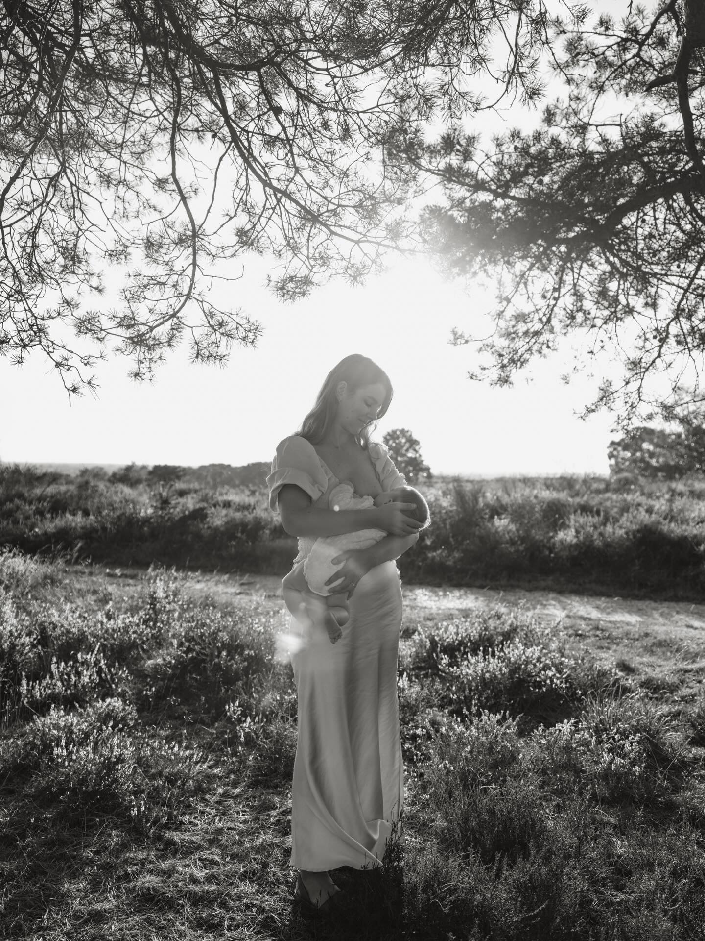 Motherhood - Eventjes aan het terug denken naar deze warme fotoshoot van september afgelopen jaar 🌸🌼
Wie zou ook zo’n motherhood fotoshoot doen met mij als fotograaf?
#motherhood #photography #newbornphotography