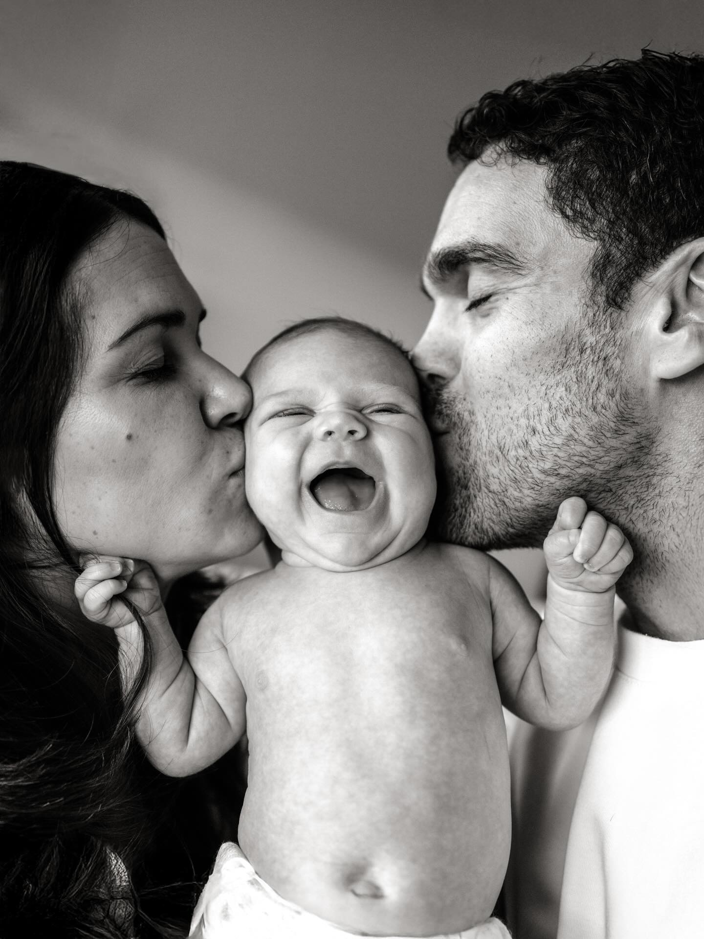 A happy family 💕
Het zien van al dat geluk en blijdschap van de lieve gezinnetjes die ik fotografeer, just makes my day, again and again ❤️
(En ik krijg er zelf ook echt baby fever van 😜)