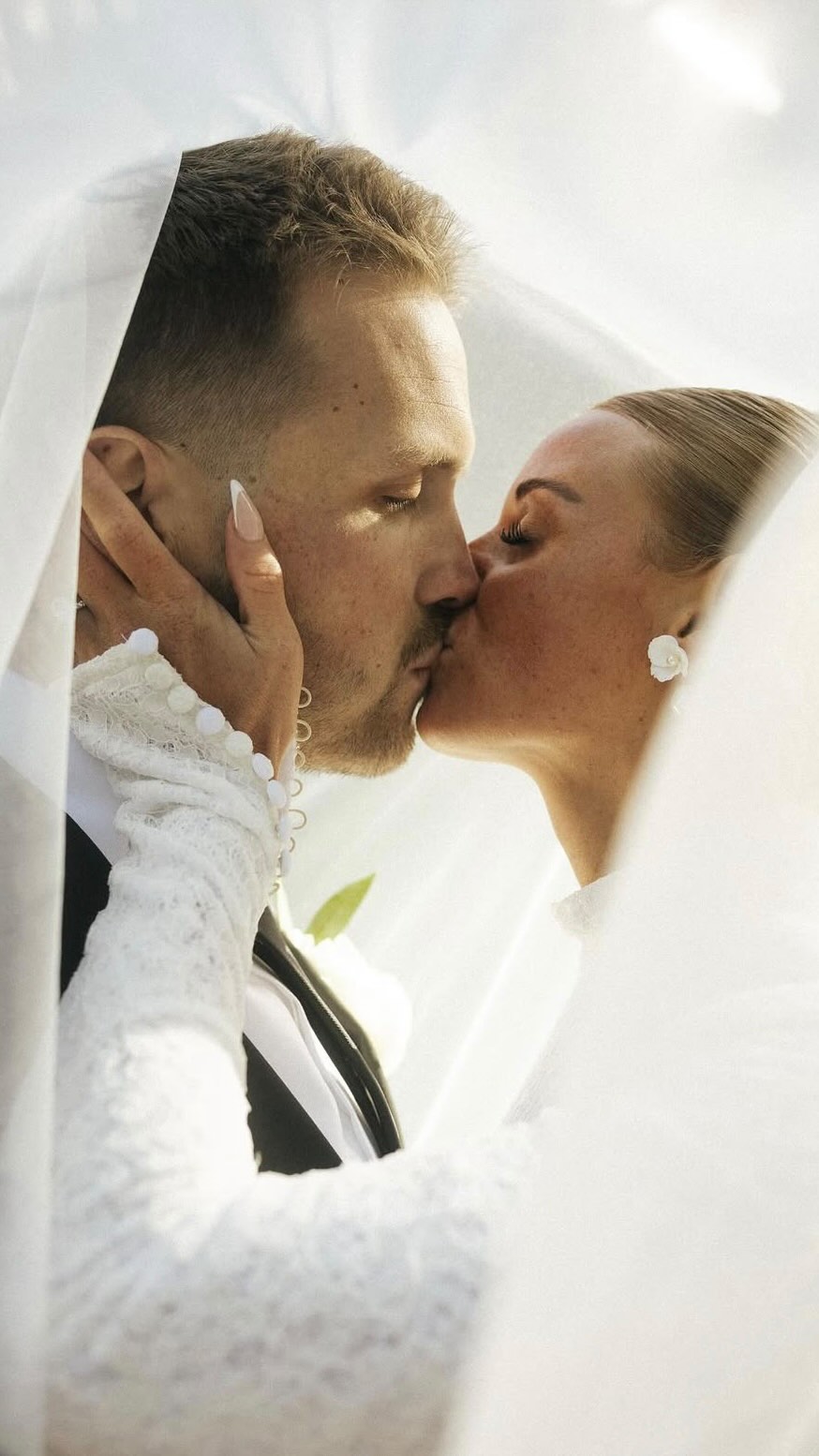 Wives: leave one piece of advice in the comments for our 2026 Brides-to-Be!💍☁️
#wedding #weddingdress #bride #brides #weddingtips