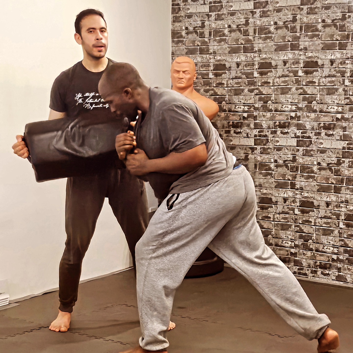 Now that's an elbow πͺ πͺ #energywaves #ripples #energyflowswhereyourfocusgoes #6ixkravmaga