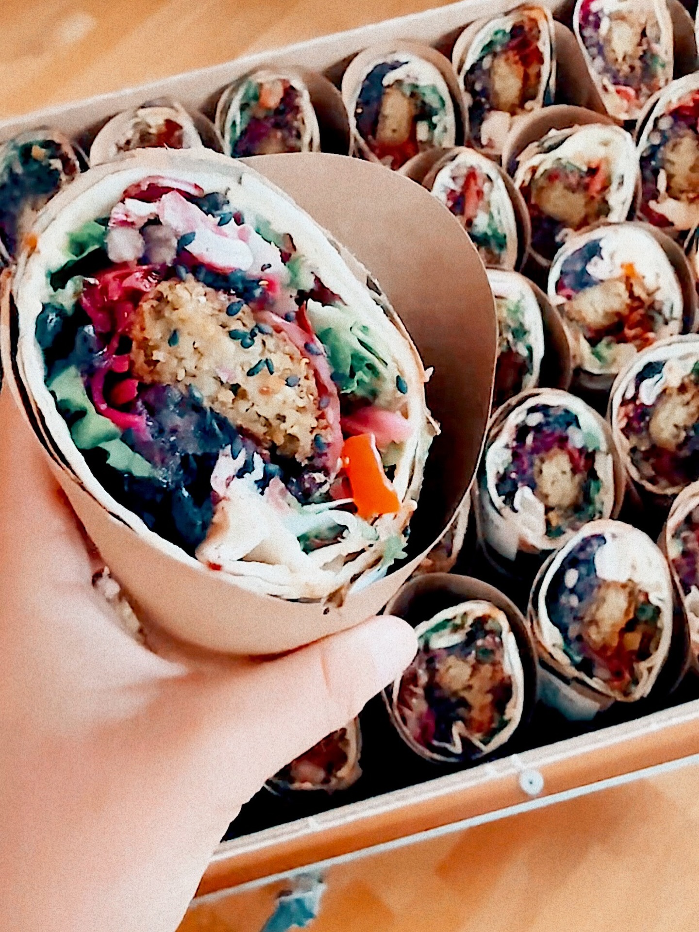 Lätt att äta. Lätt att gilla. Perfekt för möten.
Wraps i lagom format - när du vill bjuda utan att avbryta mötet 🌯
#MorrisandBens #Frukostleverans #Wrapsleverans #Göteborg