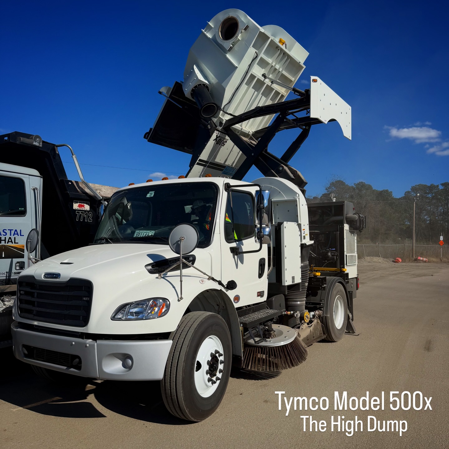 Can your sweeper reach heights this high!?! The @tymcosweepers Model 500x high side dump is designed for max suction, cutting edge electronics and the patented and proven regenerative sweeping system. With a fast dump cycle of less than 68 seconds and a soaring 11 foot dump height, the Model 500x provides more versatility than any other high dump street sweeper on the market.#wearethecarolinas
.
.
.
.
.
.
.
🚛 @tymcosweepers Model 500x
📍 Lexington, SC & Mebane, NC
📸 Dave Hull
#refusetruck #streetsweeper #grappletruck