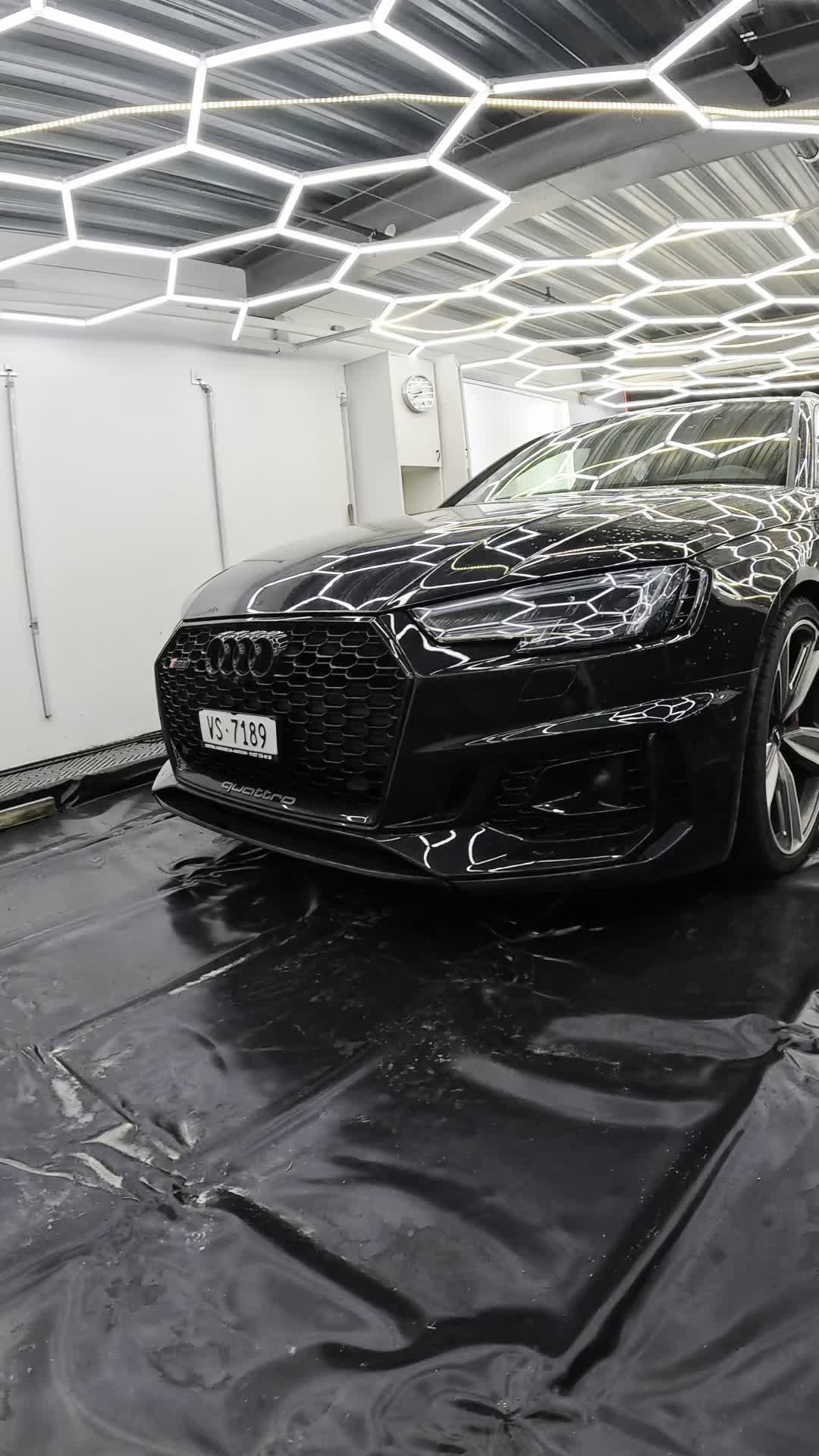 🔥 Audi RS4 – Remise à neuf complète 🔥
Une journée entière consacrée à cette RS4 pour lui redonner l’éclat qu’elle mérite.
✔️ Lavage intérieur en profondeur
✔️ Nettoyage extérieur détaillé
✔️ Baie moteur & châssis nettoyés
✔️ Finition soignée, jusque dans les moindres recoins
⏱ 1 journée complète
💰 CHF 400.–
Chez EasycleanVS, certaines voitures ne demandent pas juste un nettoyage… mais une vraie remise à neuf 💎
📍 Martigny & Verbier
#EasycleanVS #AudiRS4 #Detailing #RemiseANeuf #CarDetailing #NettoyageAuto #AvantApres #Valais #CarCare