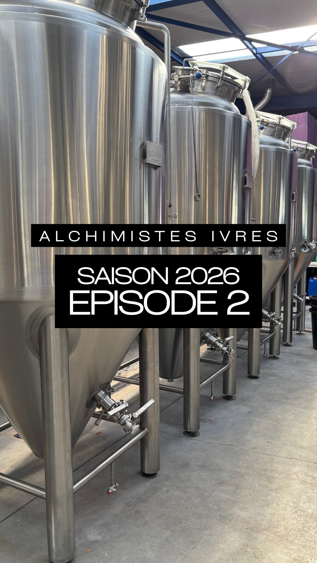 Saison 2026, Épisode 2 🎥🍻
Un peu de violet sur les murs de la brasserie (parce que c’est quand même notre couleur), un week-end au @salon_normannia du côté de Rouen, et enfin la dégustation de notre collab avec @thepiggybrew !
En attendant notre nouveau matériel, on a brassé nos deux premières canettes, une NZ Neipa et une Sour Ananas Mangue.
Et surtout… gros moment : réception du nouveau matos. Déchargement de 10h (au lieu de 6h ahem…) la V2 de la brasserie devient bien réelle.
L’aventure continue 🥹
L’abus d’alcool est dangereux pour la santé, à consommer avec modération.
#alchimistesivres #craftbeerfr #brasseriecraft #normannia #normannia2026
