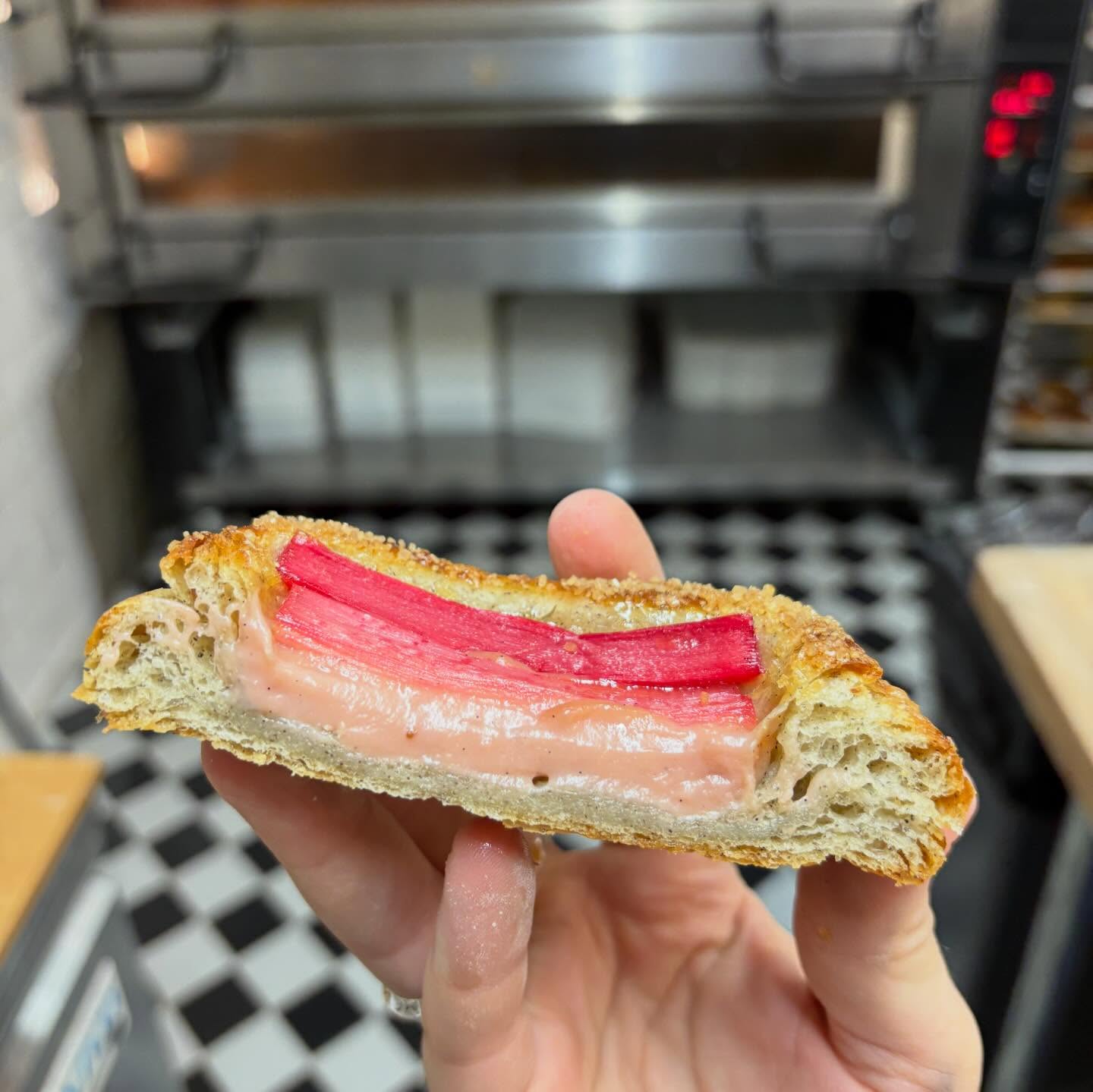 Rhubarb buckwheat danish with a strawberry vanilla pastry cream ๐
Daily starting Wednesday 3/4
Pastry credit to star baker @hillwitz
Buckwheat from @brooklyngranaryandmill
Let us brighten up all these rainy days!