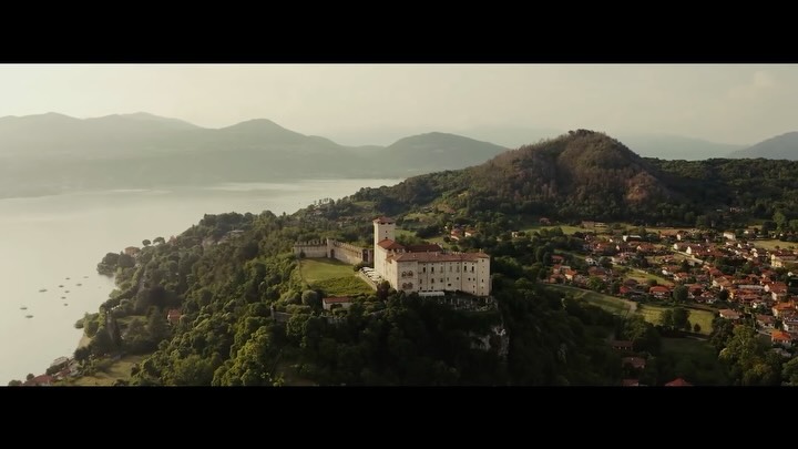 Camilla & Lorenzo... A love story written in stone, light, and timeless elegance โจ๐ฐ
This unforgettable celebration took place in a breathtaking medieval castle overlooking the magic of Lake Maggiore. A setting where history meets romance, and every corner whispers centuries of beauty.
From the intricate architectural details to the soft floral touches curated for the day, every element was designed to enhance โ never overpower โ the soul of the castle.
Guests enjoyed a refined aperitivo on the panoramic lake-view terrace ๐
๐ฅ, with golden light reflecting on the water and the Alps in the distance. An atmosphere suspended in time.
Inside, the celebration continued through magnificent frescoed halls ๐จโจ โ grand, artistic, and deeply atmospheric. The contrast between medieval walls and modern elegance created something truly unforgettable.
Because a destination wedding is not only about the place โ itโs about how the place makes you feel. ๐ค
Thanks to:
Catering: @tamilano.catering
Florist: @lavieenrosearona
Foto: @marcobuccifotografo
Video: @bugarifilms
Dj Set: @skippydeejay
Sax: @luca_volonte
Audio & Lights Equipment: @weddingparty_dj_matrimonio
Rentals: @luxury_noleggio
#LakeMaggioreWedding #ItalianCastleWedding #MedievalCastle #LuxuryWeddingItaly
#DestinationWeddingPlanner #CastleWedding #WeddingInItaly #LuxuryWedding #FrescoedHalls
#PanoramicTerrace #ItalianRomance #WeddingTrailer