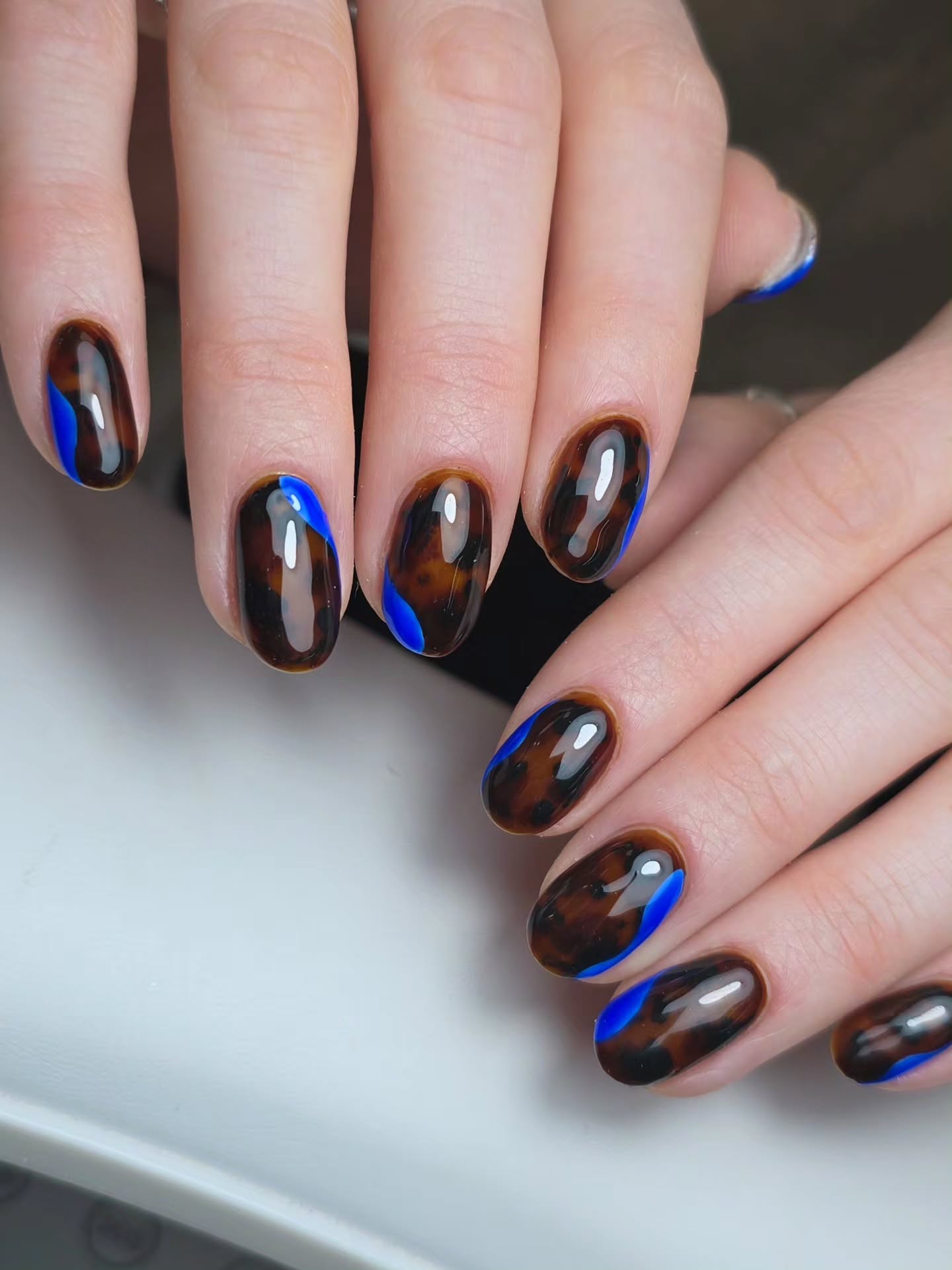 Dark tortie with a twist 💙
@homeofnailart
Tortie Detail Paint
Stormy
#tortienails
