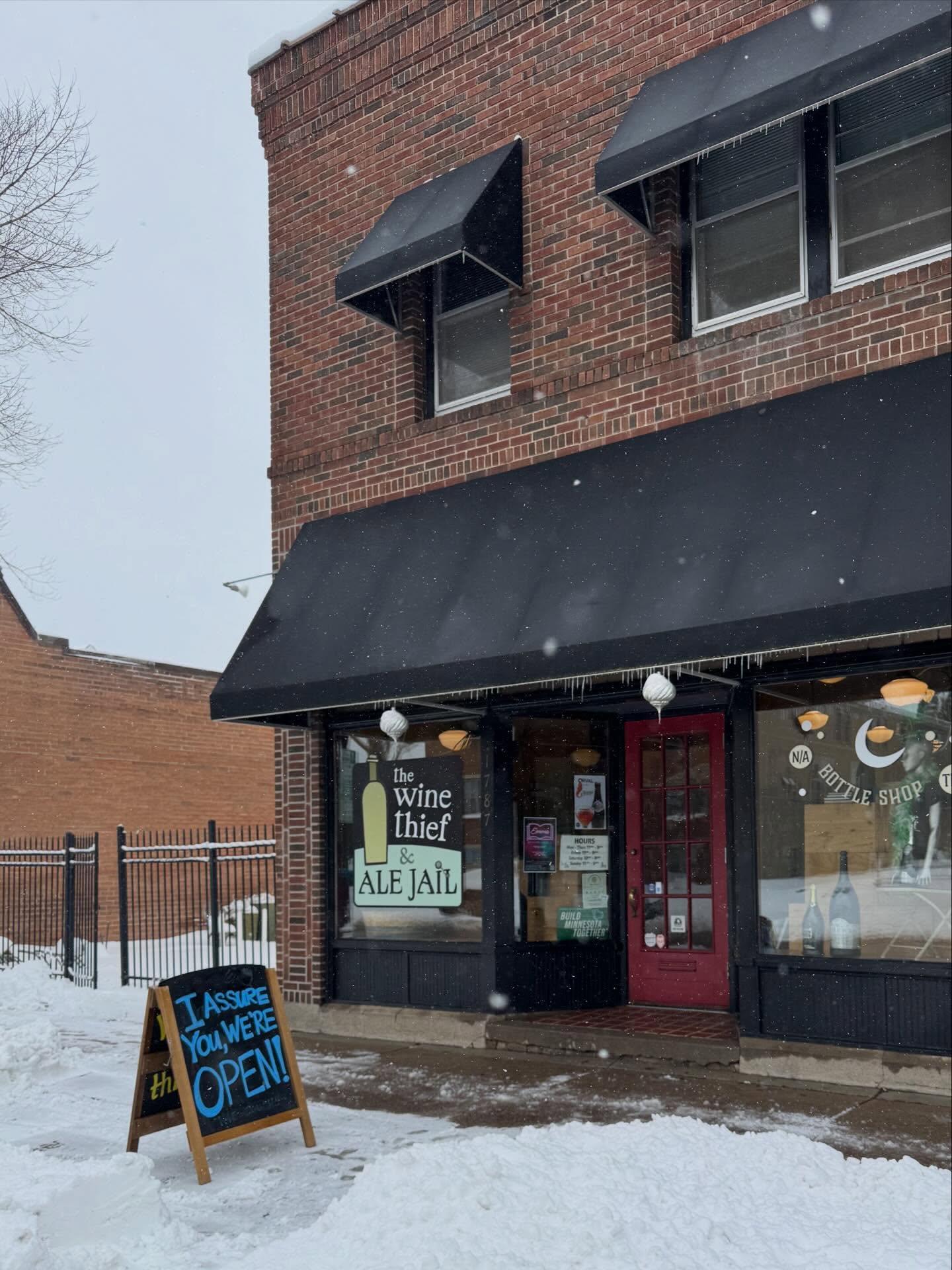 Here until 6pm. Bonus discount for anyone arriving on skis. Thanks for the snow removal RT.
