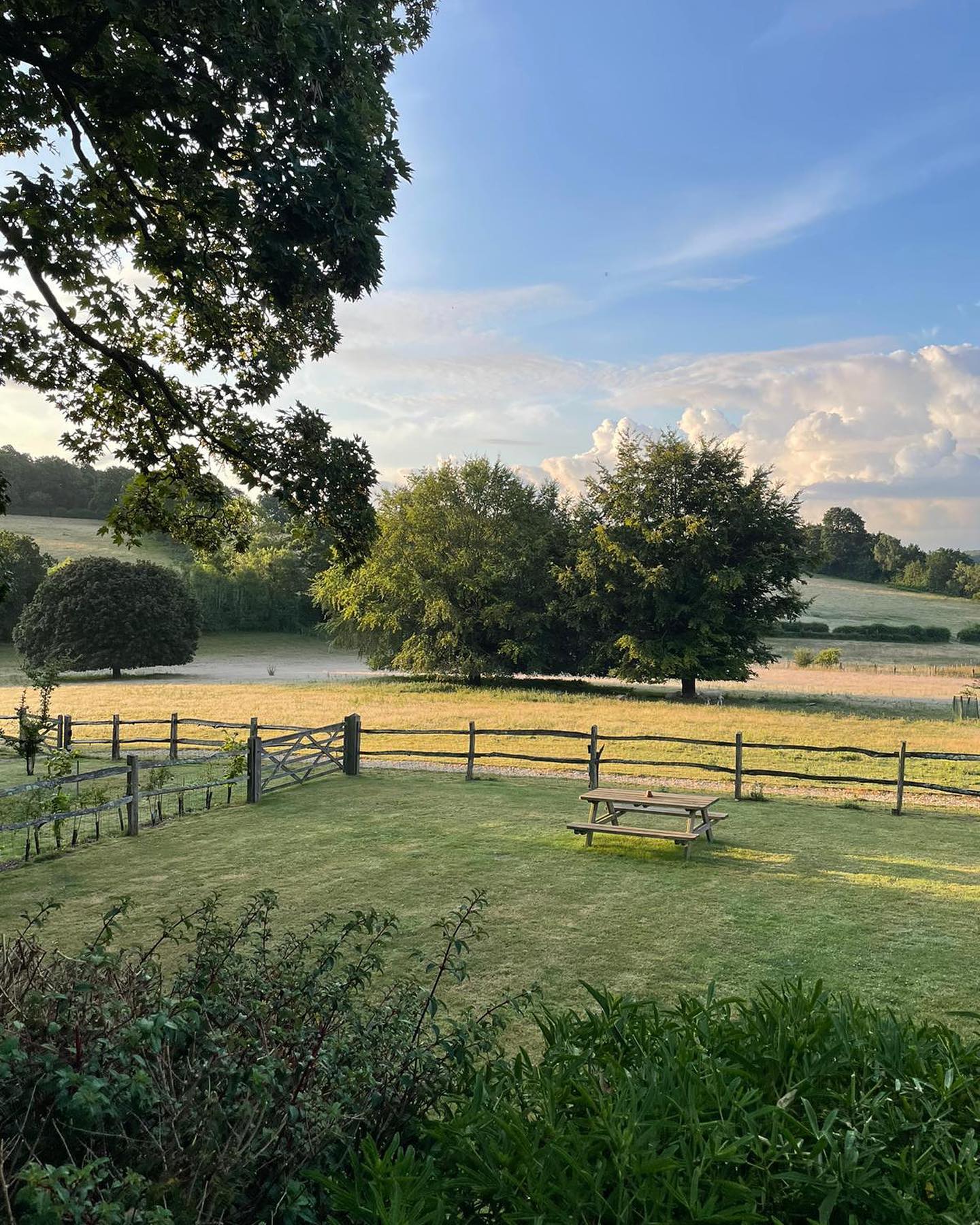 Two gorgeous photos taken last weekend by our regular guests in Stables East. A beautiful tranquil spot to sit and relax over breakfast. #castlemanscottages #holidaycottage #selfcatering #staycation #dogfriendly #escapetothecountry
#weekendinspiration #eastsussex #ukcoastline #visitsedlescombe #visiteastsussex #1066country