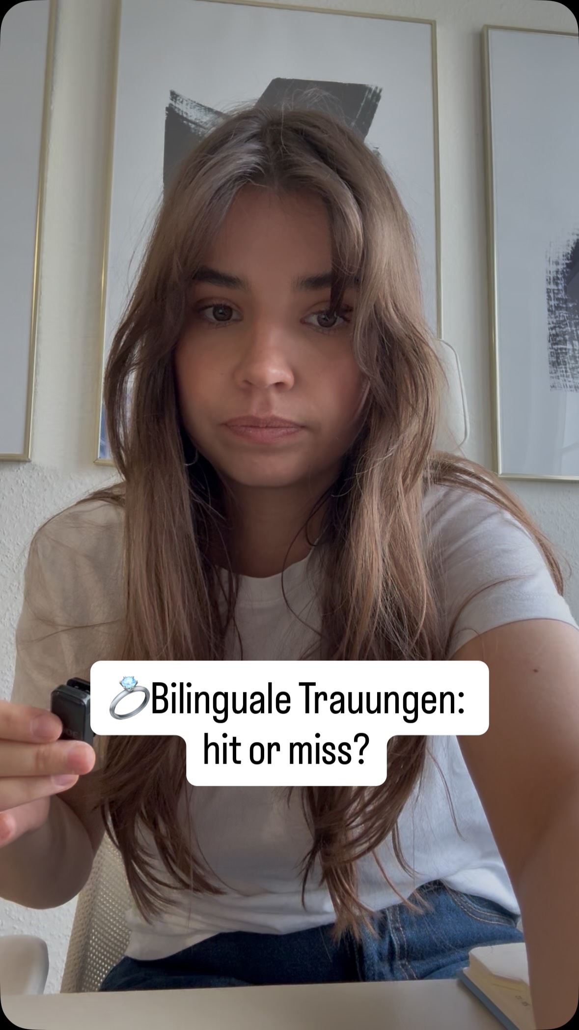 Meine Gedanken zu bilingualen Trauungen… als Traurednerin 👀
Liebe kennt keine Sprachbarrieren.
Dennoch ist es für viele Paare (meinem Partner und mir inklusive) wichtig, dass beide Sprachen und Kulturen Platz in der Trauung finden. 📣
Für uns bedeutet das mehr als Sauerkraut und Pão de Queijo am Buffet und ich weiß, damit sind wir nicht alleine. 😂
Es beginnt mit der Sprache und der Zeremonie. So kann aus einer Freien Trauung ein gemeinsames Erlebnis werden, bei der alle Anwesenden verstehen, was vorne eigentlich abgeht. 😃
Ich nehme noch Buchungen für 2026 an 💌
#Hochzeitsplanung #freietrauung #Traurednerin #bilingual freieredner