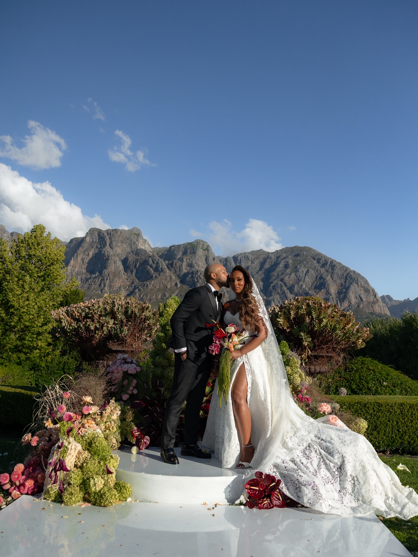 The second look at Chidi and Sesen’s beautiful day!
A stunning setting for a stunning couple 🤍
-
Venue: @johannesdal.1207
Planner: @theeventplannerssa
Videographer: @white_lines_films
Content Creation: @everafter_bytyla
Photographer: @mischadurrantphotography
Staff: @hero_events_
Entertainment: @bellaworldwide @manwithmusicsa @kiryakutiproject @nomadeventsolutions @dorette_roos @mcdeejaykool
Hair & Makeup: @makeupbyropa & @vogue.hairdesign
Floral & Decor: @n.concepts.and.designs @compassrosecollectivedesign
Hiring: @urbantonic_capetown @nomadeventsolutions
Catering: @annalizecatering & @spitbraaifunctions @brazzi_outdoor
Stationary: @weddings.by.eb @trouesindiewynland
Cake: @lynne.glass.wedding.cakes
.
.
.
.
#MarriedAtJohannesdal
#StellenboschWedding
#wedding
#johannesdal1207