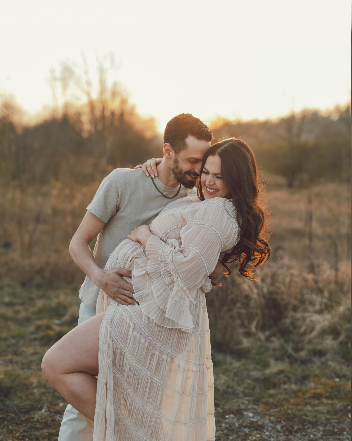 •
Mein erstes Sunset-Shooting dieser Saison 🌅
Und was für ein Start – mit einem wunderschönen Babybauchshooting und einfach perfektem Licht ✨
Ich freue mich so auf alles, was noch kommt!
#sunsetshooting babybauch #goldenhour #fotografie #moments
