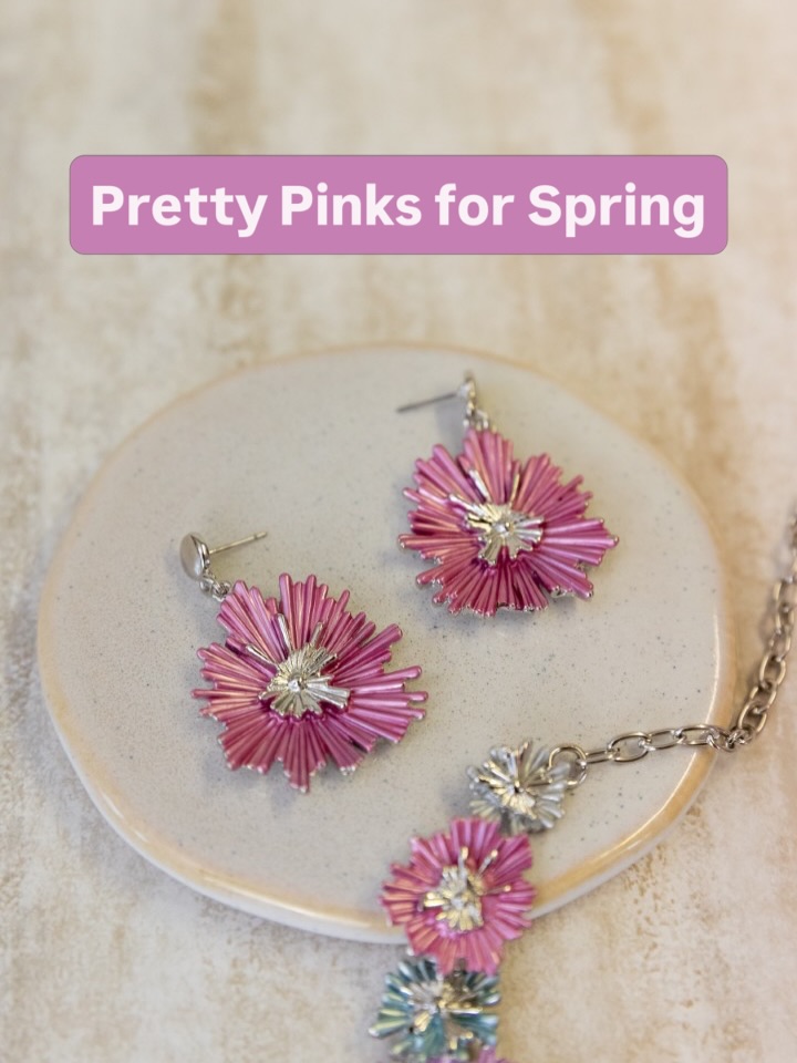 Pink jewellery and scarves were a big hit with retailers at the Spring Fair when we launched the new Spring and Summer collection. And it feels like the right weather for co-ordinating clothing is almost here (unless you have a 1950s home like mine that is still so cold)!
Soft, pretty pinks haven’t been in favour for a while and it’s so nice to see them back. Click on the Colour tab at the top of the homepage on our website to see all pink accessories including the gorgeous Ice Flower set pictured. 🩷💕
#pinkjewellery #pinknecklace #pinkscarf #pinkscarves #pinkearrings