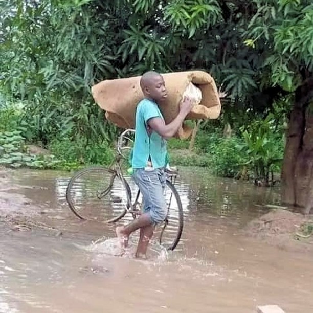 In September 2024, to make the situation in South Sudan worse, there were floods. These photos are from Nzara, one of the least affected areas!
