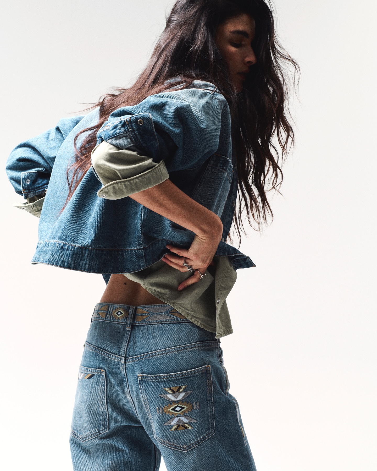 Discover the collection of @bashparis ❤️🔥
#isolafashion #bashparis #newcollection #multibrandstore