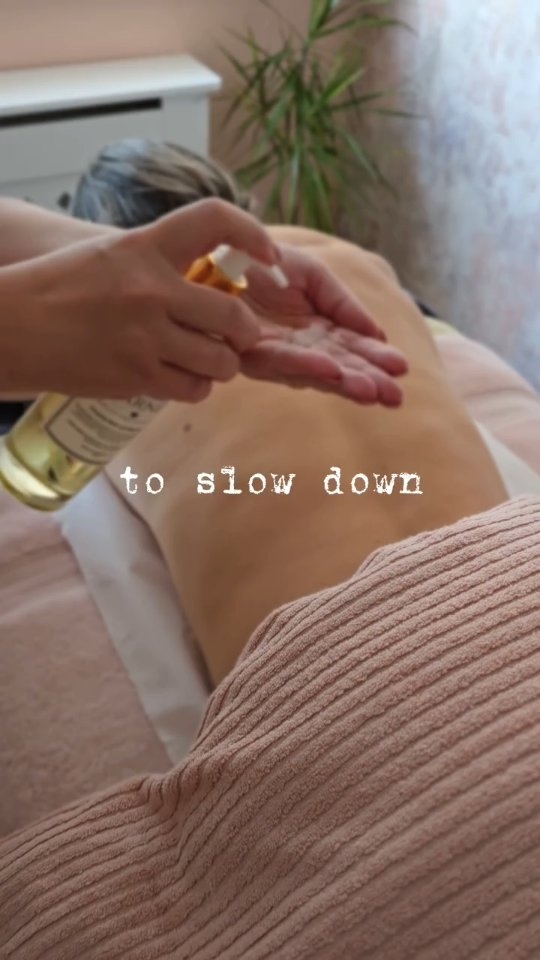 🚨 Your Body Is Talking… Are You Listening?
Don’t wait until your back pain becomes unbearable…
Until you can’t move your shoulders…
Until your migraines get worse…
Or your stress levels are through the roof 🌙
Your body whispers before it screams.
Regular massage isn’t a luxury — it’s maintenance.
✨ Reduces tension before it builds up
✨ Improves mobility and posture
✨ Supports your nervous system
✨ Helps prevent pain, not just treat it
Consistency is key.
Start building the habit:
👉 Book your next massage before you leave your appointment
Your future self will thank you 💛
#massage #selfcare #wellnessjourney #reflexology #lymphaticdrainage