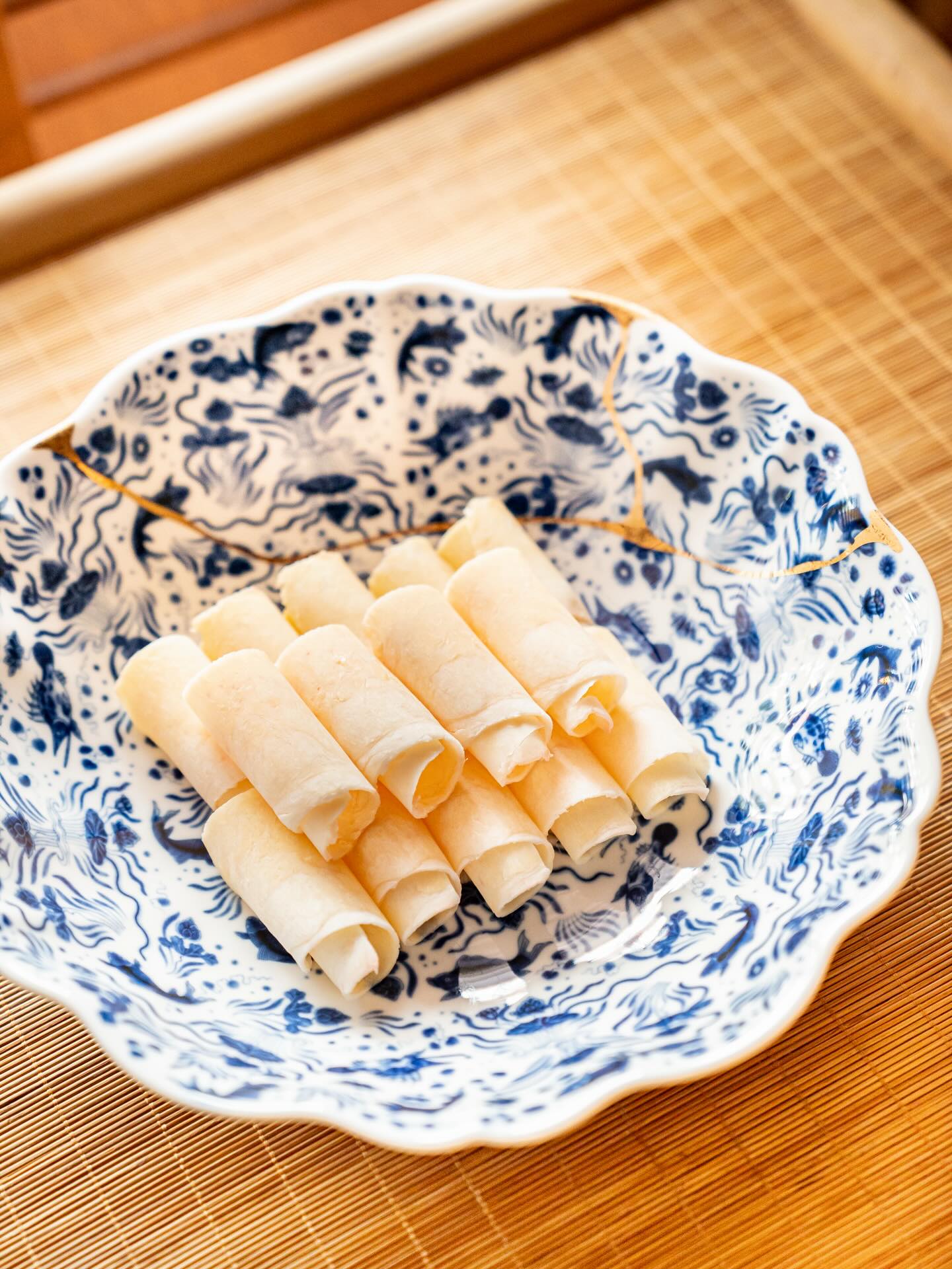✨ NEW ON THE MENU ✨
Crispy Beef Brisket Fat
A hotpot favorite has just landed 🔥
Thinly sliced and ready in seconds — dip it briefly for that perfect crispy bite with a rich, buttery finish 🤤
🥩 Premium brisket cut
💥 Crispy, bouncy, melt-in-your-mouth
🍲 Perfect with any broth
Not Chaoshan hotpot — but we’re bringing you one of its best-loved cuts 😉
Come try it before it sells out!
#NewMenu #HotpotLovers #BeefBrisketFat #FoodieSG #SingaporeEats MustTry