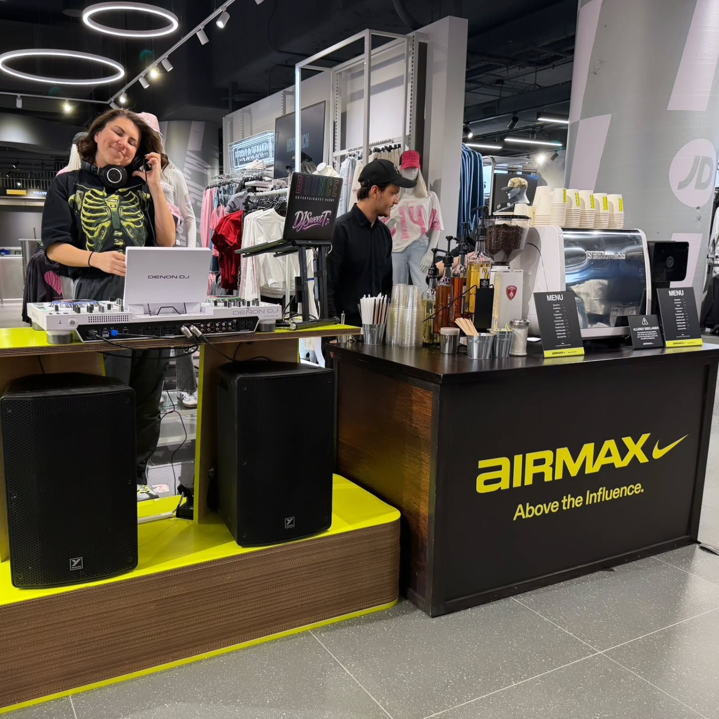 Brand activation, brand recognition - what better way to make your brand shine with our custom packages. Another successful event.
#fiestaespressobar #mobilecoffeebar #mobileespressobar #brandactivation #CorporateEvents