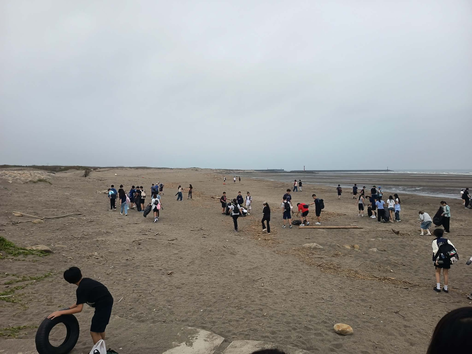 Yesterday for Earth Day, Subs teamed up with ~100 students and teachers from @hsinchuintlschool
One stretch of coastline. One hour. And this is what we pulled out.
Not driftwood—our waste.
Not natural—our habits.
Earth Day = action. And this crew delivered
#subs #stepsfortheocean #subsfootwear #recycled #jandals #flipflops #earthday #beachclean #beachcleanup
