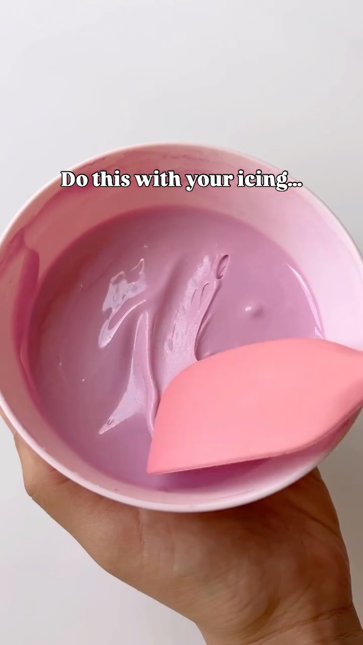 AIR BUBBLE HACK 🫧✨
If air bubbles in your flood icing are driving you mad - try this tip! 👇🏻
After mixing your icing (works best with flood consistency), cover the bowl and let it sit for 10–15 minutes
As it rests, all those air bubbles will rise to the surface - so when you come back, you can gently pop them with the back of a spoon or spatula before you start decorating
Just make sure not to overmix again after this, that’ll only whip more air right back in 😅
This is a super simple step that makes a huge difference in your finish, especially when marbling!
#cookiehack #royalicingtips #airbubblehack #decoratedcookies #floodicing cookiedecorating learntocookie cookietips