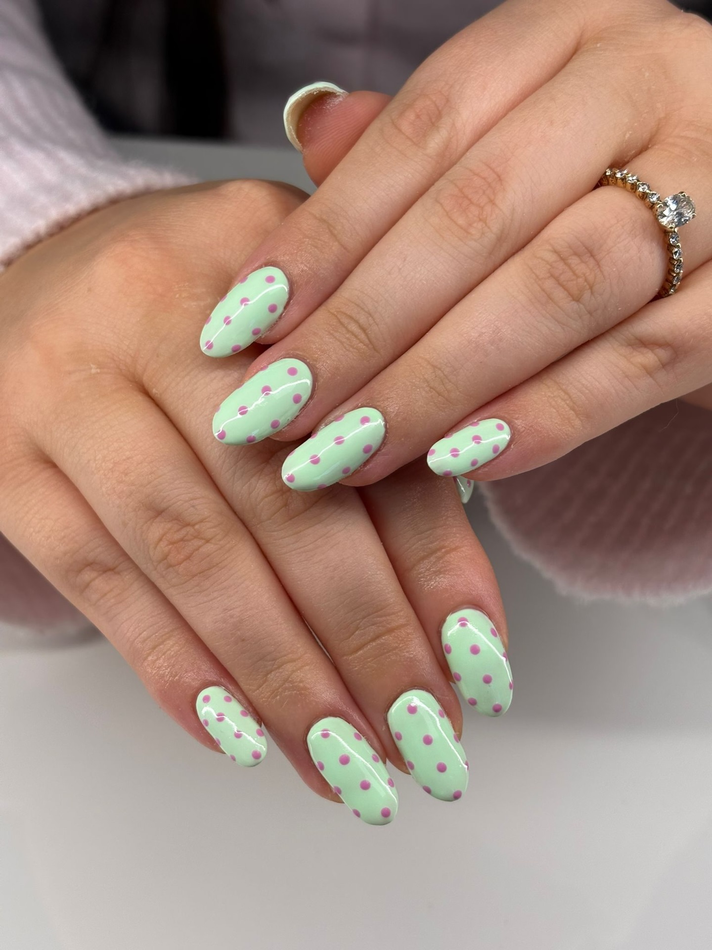 Mint choc & Polka dots ⚪️
Nails done by @_beautybymaisie 💅🏻