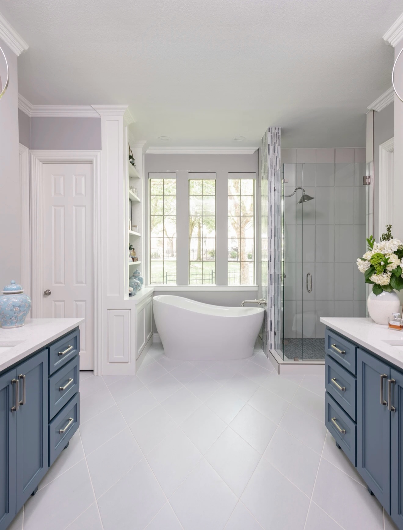 Bathed in natural light, this primary bath leans into a softer rhythm. Luxurious materials, beautiful millwork, and a soothing palette define the experience.
Spaces like this begin with a vision and the right team to bring it to life. Link in bio to learn more about our process. 🤍
#interiordesign #northtexas #dallashome #dreambath #linkinbio