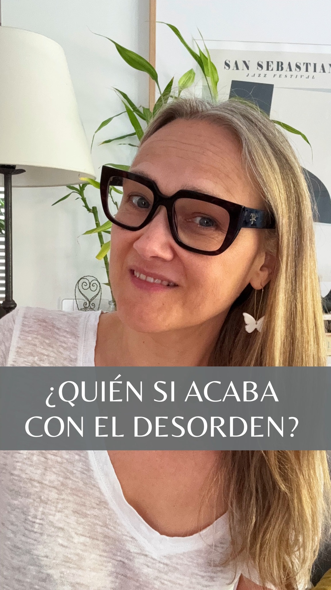 👉🏼 ¿Cuál es la diferencia entre las personas que consiguen acabar con el desorden y acumulación de objetos en casa y a las que se les pasa la vida soñando cómo sería lograrlo?
He acompañado a muchas personas a recorrer el camino y lo tengo claro.
Las que lo consiguen:
1️⃣ Son conscientes de todo aquello que pierden si la situación de desorden no cesa.
2️⃣ Deciden que no van a sacrificar eso en su vida.
3️⃣ Identifican sus dificultades para lograrlo, y ponen soluciones para salvar esas limitaciones.
4️⃣ Y actúan. Actúan a pesar del miedo y de las dudas para conseguir resultados, sin esperar a que llegue el momento perfecto en el que no haya nada más que hacer en el día,...
¿Cuál es tu limitación para conseguirlo?
Si deseas empezar a entender las barreras 🚧 que no estás viendo que te estás poniendo para lograr acabar con el desorden y la acumulación de objetos, comenta con la palabra "BARRERA" 🙋♀️ y te hago llegar un video donde te cuento más ✨ .
#tresinteriores #LibérateDelDesorden #DesapegoConsciente #SoltarParaCrecer #AdiósAcumulación #VivirSinDesorden #PsicologíaDelOrden #CreenciasQueAtrasan #CambioDeMirada #BloqueosYDesorden #MenteOrdenadaVidaOrdenada #OrdenYBienestar #MujeresQueTransforman #ReinventaTuVida #AdiósAcumulación #ViviendoLigera #CrecimientoPersonalMujer