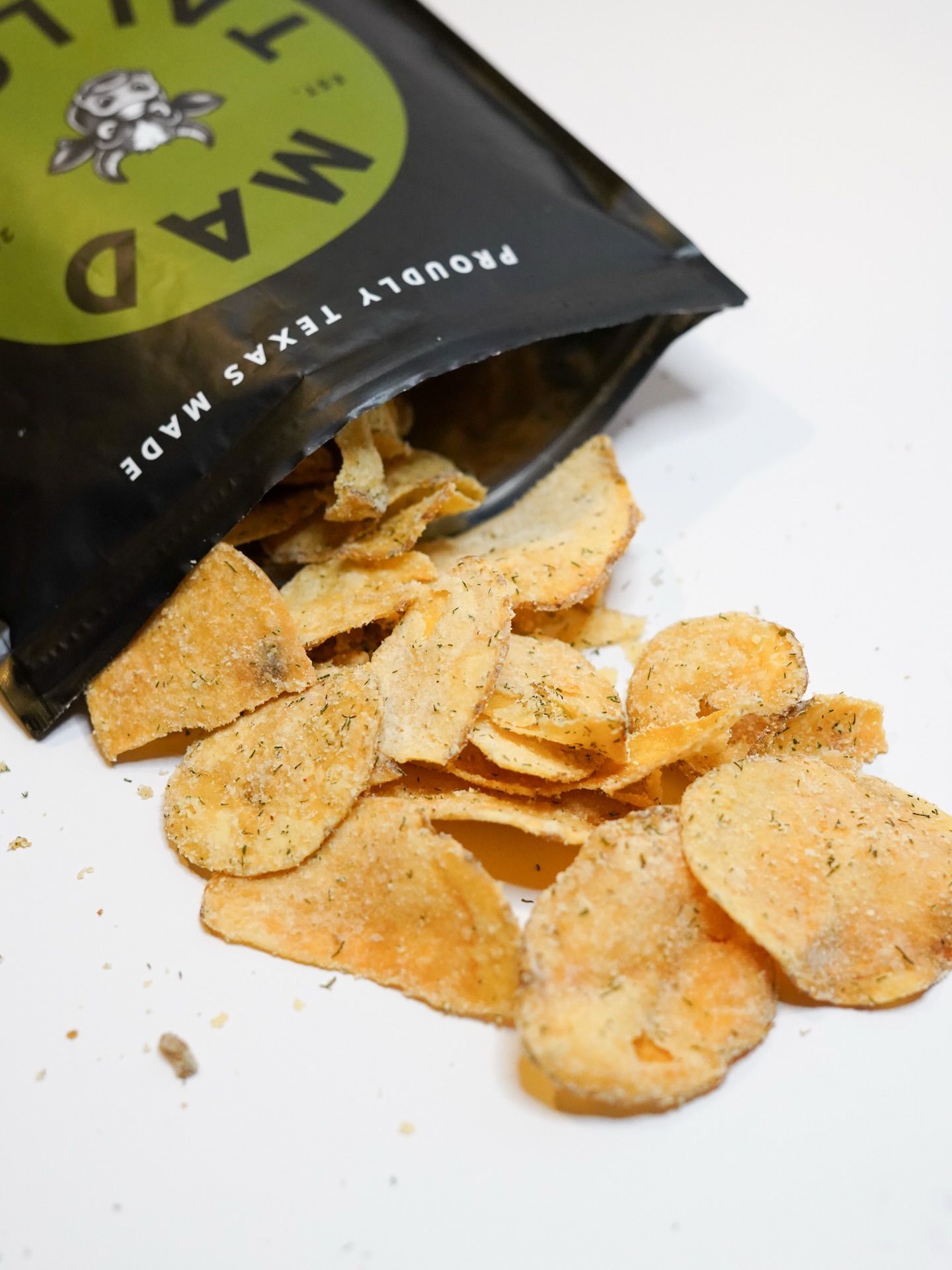 ❇️SOUR CREAM AND ONION❇️
Our own blend of simple ingredients and full of flavor - creamy with a subtle buttermilk tang, and brightened with fresh onion and dill, every bite delivers a flavor that’s fresh and balanced.