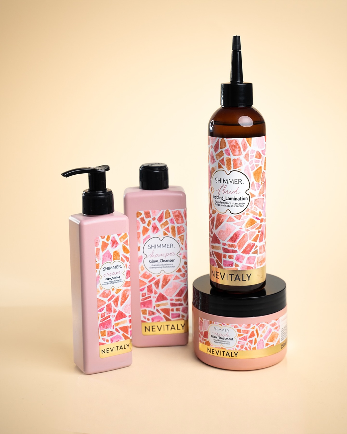 Lass deine Arbeit glänzen ✨
Mit unserer Shimmer Linie bringst du stumpfes, lebloses Haar wieder zum Strahlen 💫
Eine komplette, illuminierende Pflegeserie, die Salonprofis bei jedem Schritt der Anwendung unterstützt, vom Shampoo bis zum Pre Styling 💆♀️
Für sichtbar schönere Ergebnisse in nur wenigen Sekunden ⏱️
Verwandle eine einfache Pflegeroutine in einen Moment puren Haar Luxus und sichere dir jetzt die komplette Shimmer Linie 🤍
#Nevitaly #Shimmer #haircare