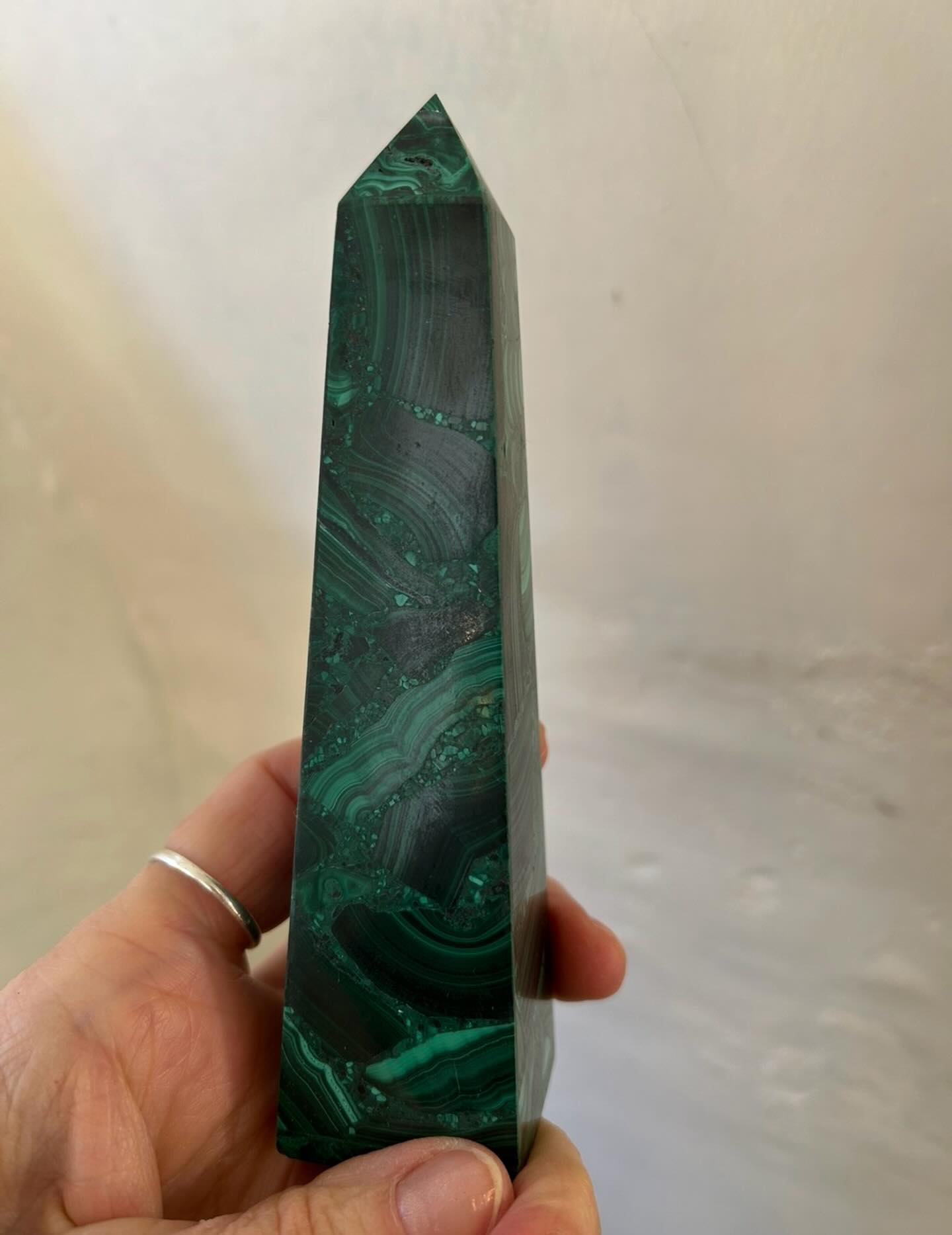 #malachiteobelisk 💚
The beautiful striated markings make each piece of malachite unique.