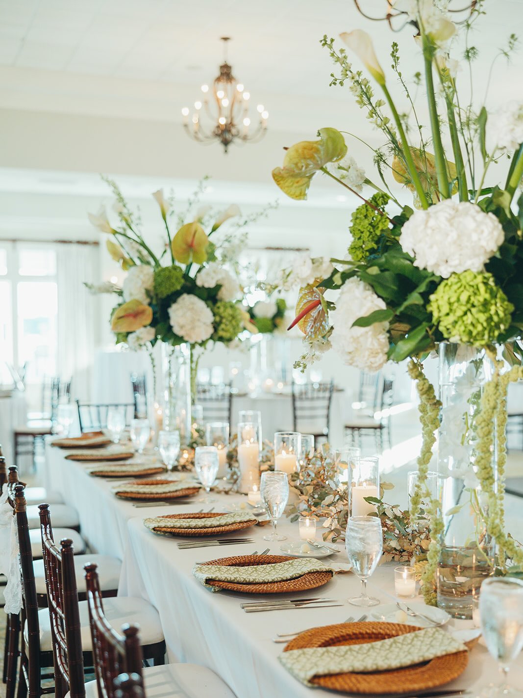 Unique green & white blooms really have our heart this year 🤍🌿
•
•
•
@emilyreesetphotography
@seabrookweddings
@nicolewoodevents