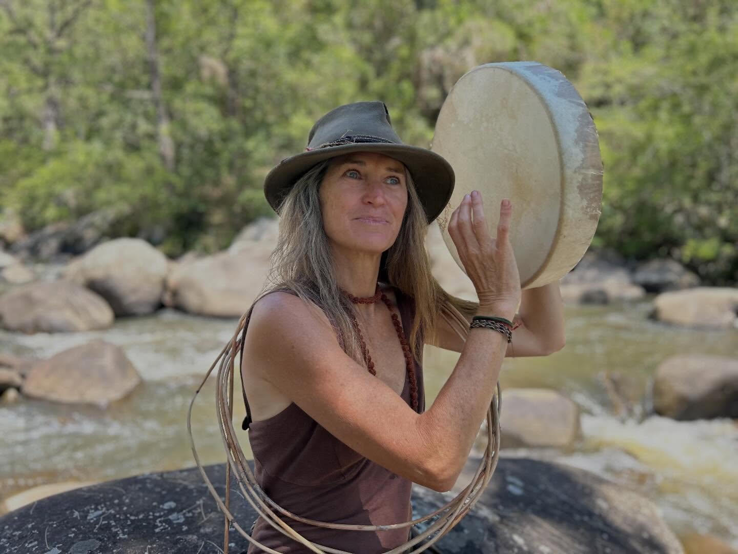 A big open heart to our Wilding Clan Mother Sonya @wildriverrose as she enters her SOLO 90-day remote island journey 😮
A story of rewilding, resilience, nature connection, and learning to thrive with the land and sea and her ‘aloneness’!
“l am a Modern Women
and this is my call to courage.
To lean into my edge.
To meet myself more deeply
Taking radical responsibility for all that l am!
I don’t fully know what I’ll find... but I know I’m ready.”
So much love for you sister 💚
#solojourney #wildling #calltocourage