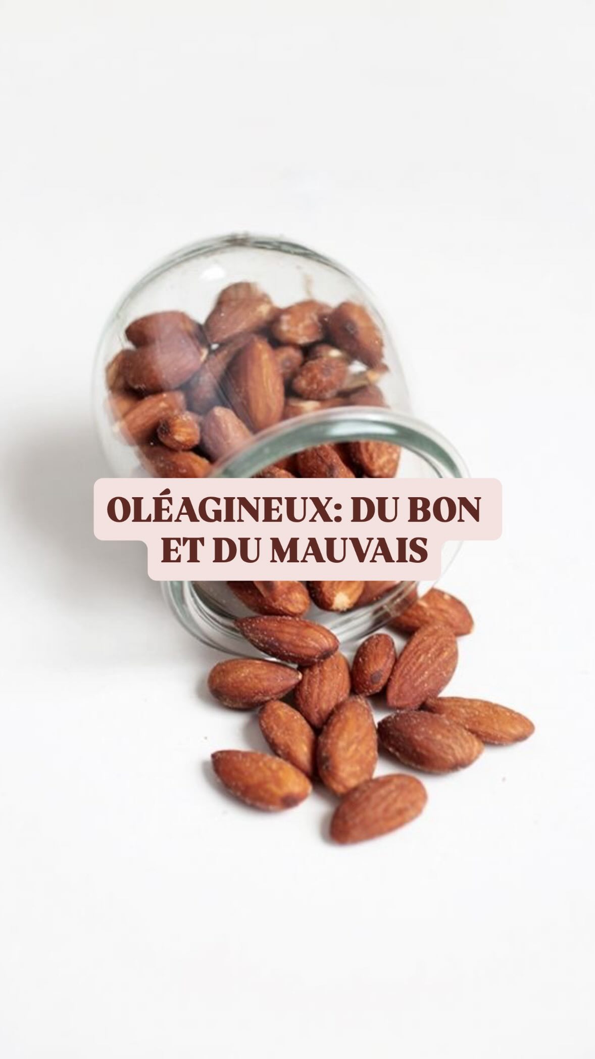 Les oléagineux? Du bon et du mauvais!
Je vous apprends à avoir un maximum de bénéfices.
Manger une poignĂ©e dâolĂ©agineux par jour est intĂ©ressant. Pour ceux qui grignotent, je considĂšre cela comme un grignotage malin.
Le mot clef: la variété car chacun a ses avantages.
Amandes: oméga 9 et protéines (santé cardio vasculaire)
Cerneaux de noix: oméga 3 (santé cardiovasculaire et cérébrale)
Macadamias: oméga 7 (bon pour le cholestérol) et peu sucrés
Pistaches: riches en prébiotiques et mélatonine (intestins et sommeil)
Cajoux: riches en prébiotiques (intestins)
Brésil: riches en sélénium (thyroïde)
Mais attention aux antinutriments, oxalates, lectines qui peuvent entraßner des déficiences en minéraux, des irritations intestinales...
Tremper diminue les anti nutriments. Les temps varient pour les diffĂ©rents olĂ©agineux. Pour me faciliter la vie, je trempe tout le monde une nuit dans un verre dâeau au frigo. Le lendemain je les rince et les consomme. Vous pouvez les remettre au four si besoin.
Certains sont mieux que dâautres pour les toxines. Les macadamias sont les stars. Les amandes attention de modĂ©rer la consommation.
Jâadore ajouter des olĂ©agineux dans mes salades, yaourt ou soupes..
#mangerbouger #nutrition #oleagineux #pistaches