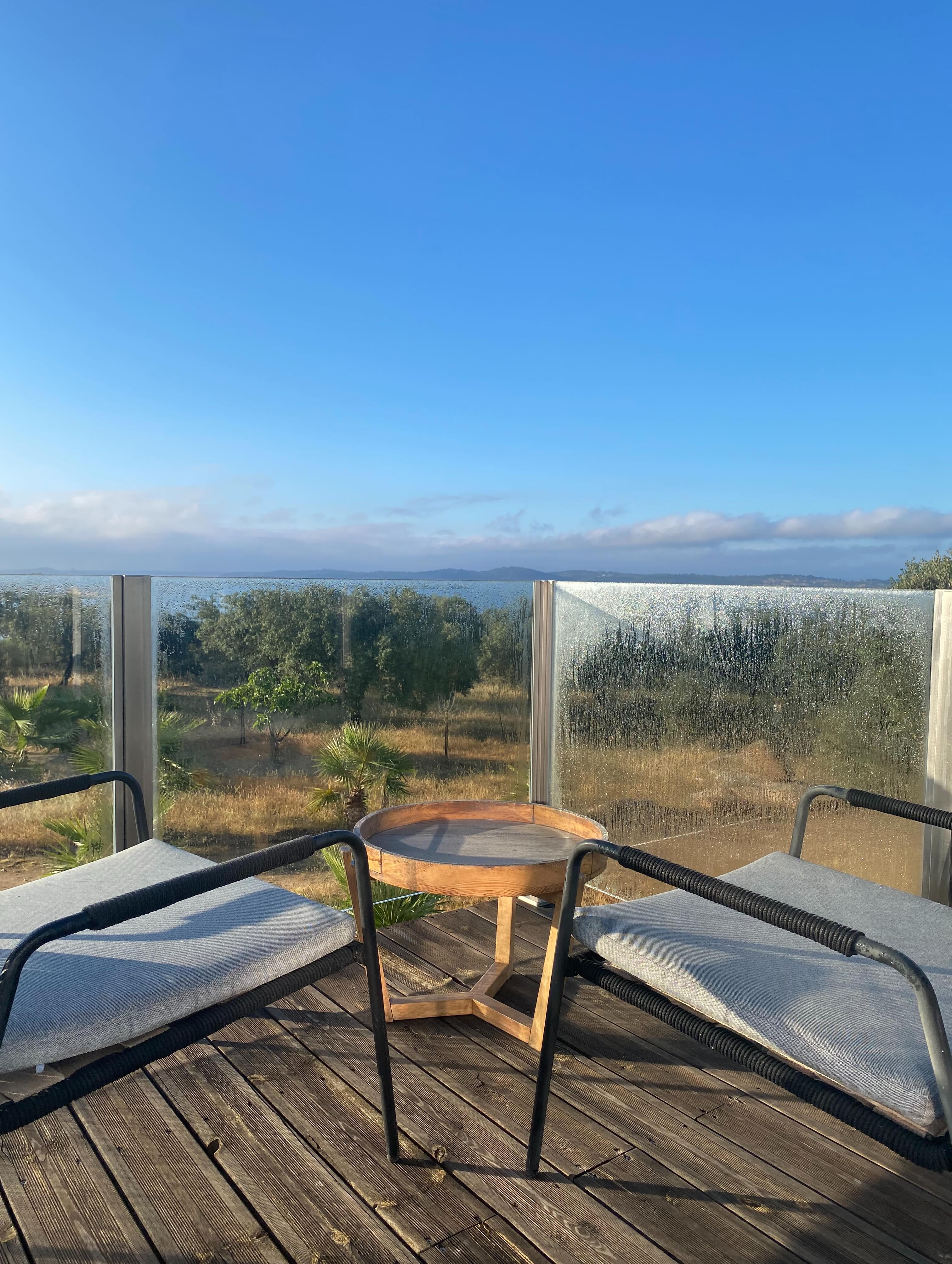 Café com vista.
Restaurante Skyscape
Morning coffee with a view
Skyscape restaurant
#view #alquevalake #skyscaperestaurant #montimerso