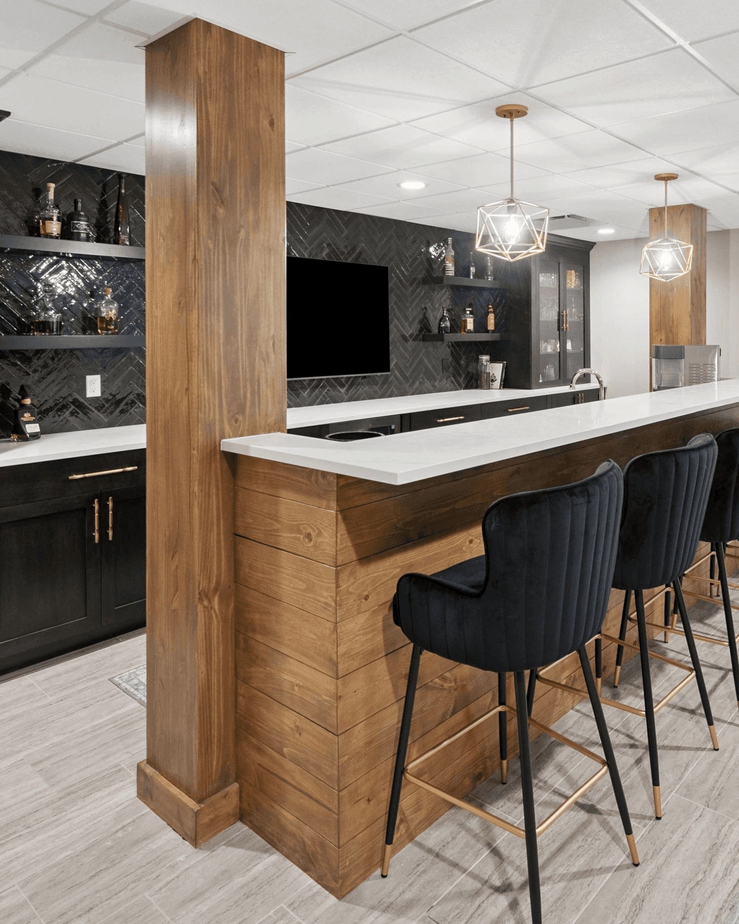 This is not your average basement bar. šø
Room for a crowd.
Details that matter.
A layout built for entertaining.
Every inch of this space was designed for hosting, lingering, and making memories long after the last drink is poured.
Because the best rooms in a home are the ones everyone gravitates toward. š„
#BarInspiration #MichiganInteriorDesigner #AdamoConstructionDesign #LakeOrionMI