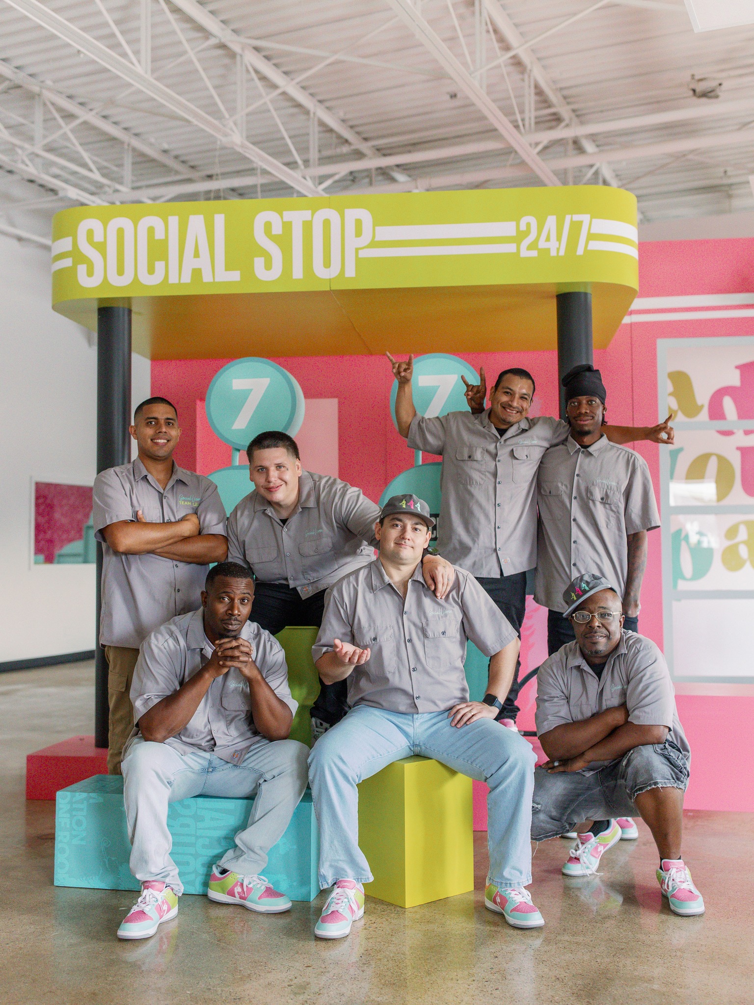 No days off. No shortcuts. Just the best team around!! 💪💖 🦙
#companylife #bts #eventproduction #eventdesign #explorepage
