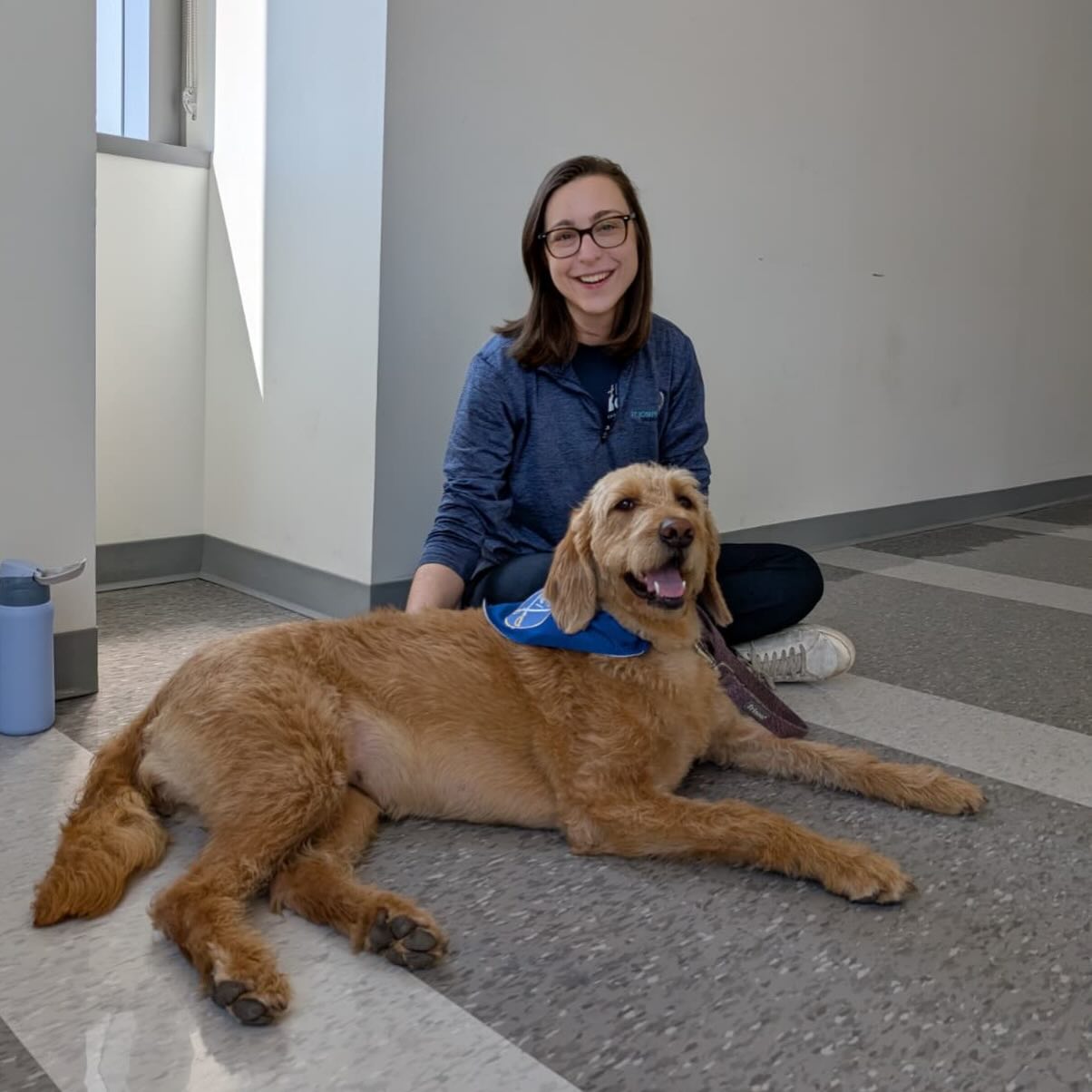 🥼Lila and Maria went to visit students on their first day of Gross Anatomy! Lila offered much needed snuggles to ease their anxiety before going in to the lab and then Maria led a short reflection of thanks for their silent teachers (those who donated their body to medicine). Please keep the PT, OT, and exercise science students in your prayers 🩵