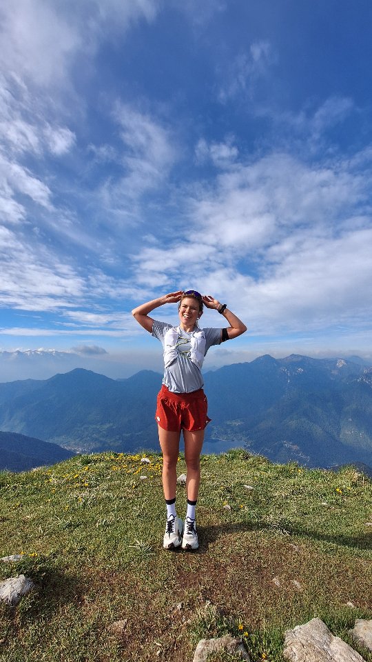 Here for the view… and apparently also for the descent suffering 🤓
Ledro Skyrace this Sunday. 🚀
Coming here with zero expectations. A course that's gonna test me for sure. Still, what an incredible place to race. 🥰
Ready to enjoy & suffer every part of it — the course, the views, and the chance to compete with the best of the best. 😍🔥
@sportsshoes.patt @sportsshoes
#grindsmilefly #ledroskyrace #runwithhoverair