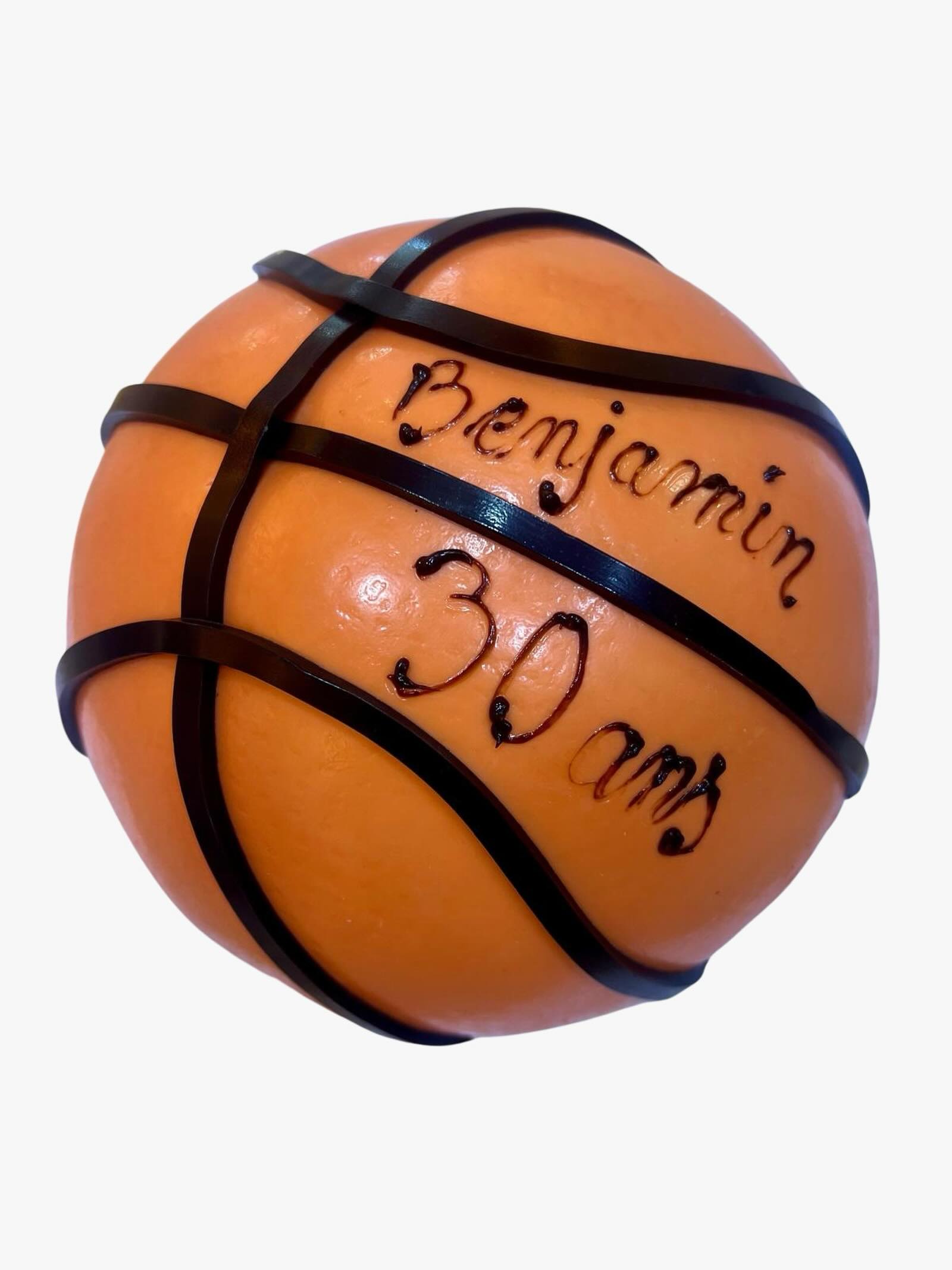 Un immense merci à nos clients pour leur confiance à travers cette superbe commande sur le thème du basket 🏀✨
La Pâtisserie Pilati a eu le plaisir de réaliser ce gâteau ballon de basket entièrement personnalisé, preuve que toutes vos envies gourmandes peuvent prendre vie dans notre atelier 🍰
Mariages, baptêmes, anniversaires, événements sportifs ou fêtes en famille : nous vous accompagnons pour rendre chaque moment unique ✨
Et quel bonheur de voir le basket mis à l’honneur à Roanne avec la superbe saison de la @chorale_officiel , champions de Pro B et de retour en Pro A 🏀👏
N’hésitez pas à nous contacter pour vos prochaines célébrations ❤️
#PatisseriePilati #Roanne #basket #chorale_officiel #choralederoanne