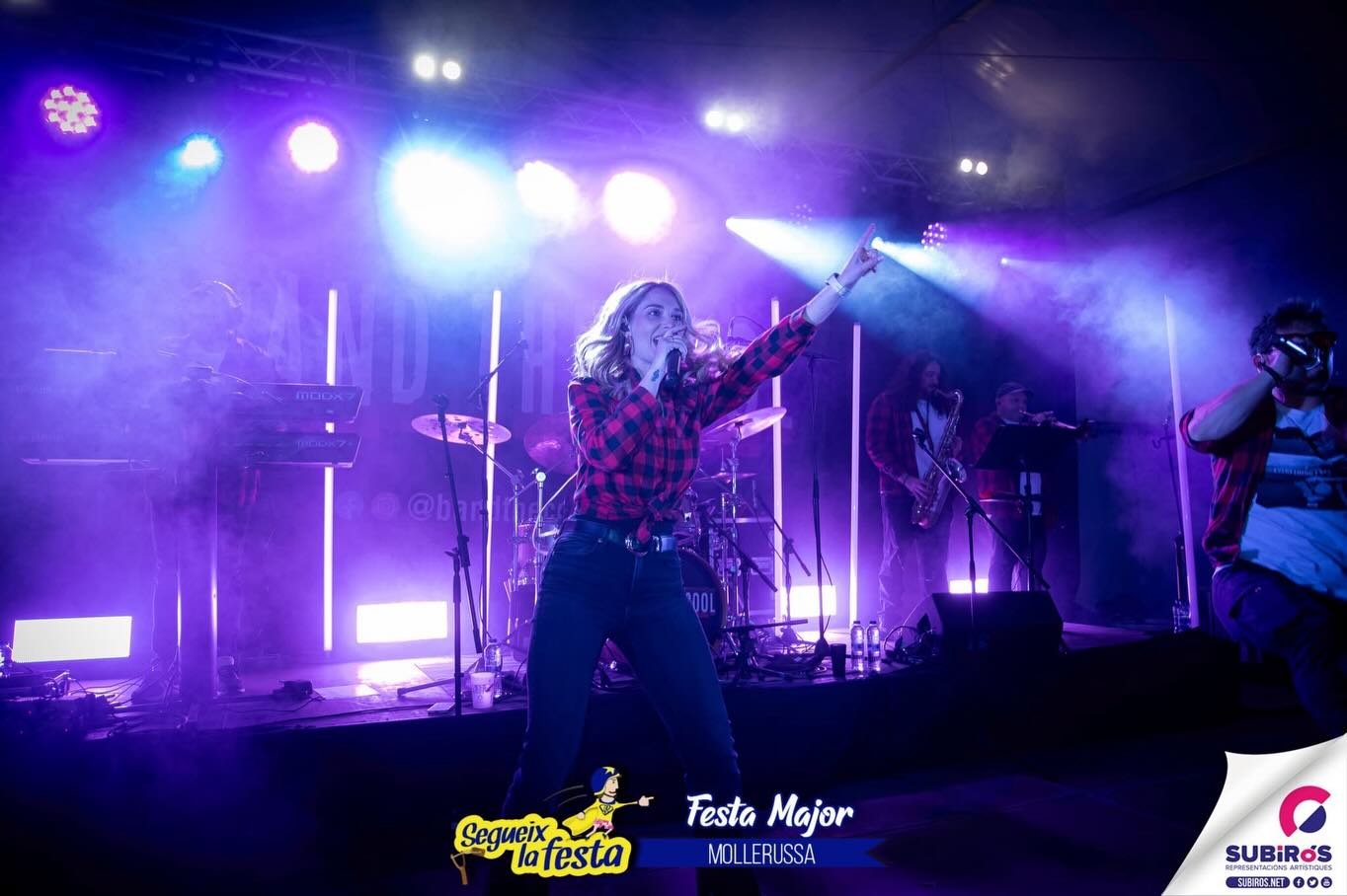 ⭐️MOLLERUSSA⭐️
🔥 Quin ambient a Mollerussa! 🔥
Moltes gràcies a tota la gent de la quinta del 76 i a tothom qui vau venir a cantar, saltar i donar-ho tot amb nosaltres a la Festa Major 🥳🎶
Va ser una nit espectacular, plena d’energia, bon rotllo i moments que no oblidarem. Vosaltres feu que cada concert valgui la pena ❤️
Us deixem un recull de fotos d’una nit brutal 📸
Ens veiem avui a la Festa Major de Linyola a partir de les 00:00h 👏🏼