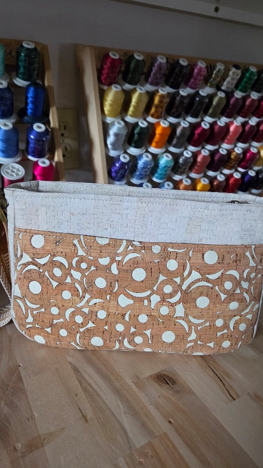 Handmade and ready for all your summer adventures!
Featuring a beautiful blend of woven white and geometric cork, this bag is as durable as it is stylish.
Why it’s my new favorite:
Dual Exterior Pockets: One with a magnetic snap for easy access.
Pop of Color: A refreshing seafoam green interior.
Antique Brass Hardware: For a timeless, high-end finish.
Woven Comfort: Includes a stylish chevron strap for all-day wear.
#SimplyBagtastic #HandmadeBag #CorkStyle #summervibes☀️ #shopsmall