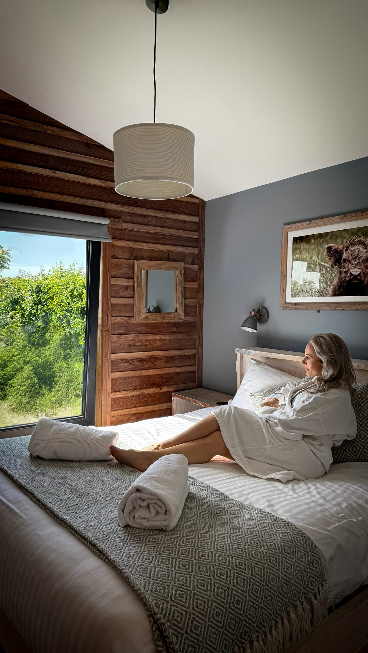Sunset views, countryside calm and happy little outdoor adventures 🤍
We’ve just stayed at the Sunset Lodges at Cotswold Farm Park and I genuinely think we may have found one of the best family escapes in the Cotswolds.
Sunset lodge comfort complete with a bbq and hot tub, paired with outdoor exploring, beautiful countryside surroundings and endless things for children to enjoy made this such a special stay.
The children loved bottle feeding the lambs and goats, meeting rare breed animals, exploring the indoor and outdoor play areas, watching the sheep shearing, crafting, nature walks, tractor rides and soaking up every moment of farm life. We loved slowing down, switching off and enjoying quality family time together.
One of the best parts? Farm Park entry is included with your stay, with wristbands allowing unlimited re-entry throughout your visit which makes everything so easy with little ones.
If you’re planning a May half term adventure too, children are currently going free with paying adults which makes a day out at Cotswold Farm Park the best decision during this sunny week🤍
Thank you so much to Encore PR for inviting us 🤍🤍
#daysoutwithkids #ukstaycation #familystaycation #uniquestays #thecotswolds