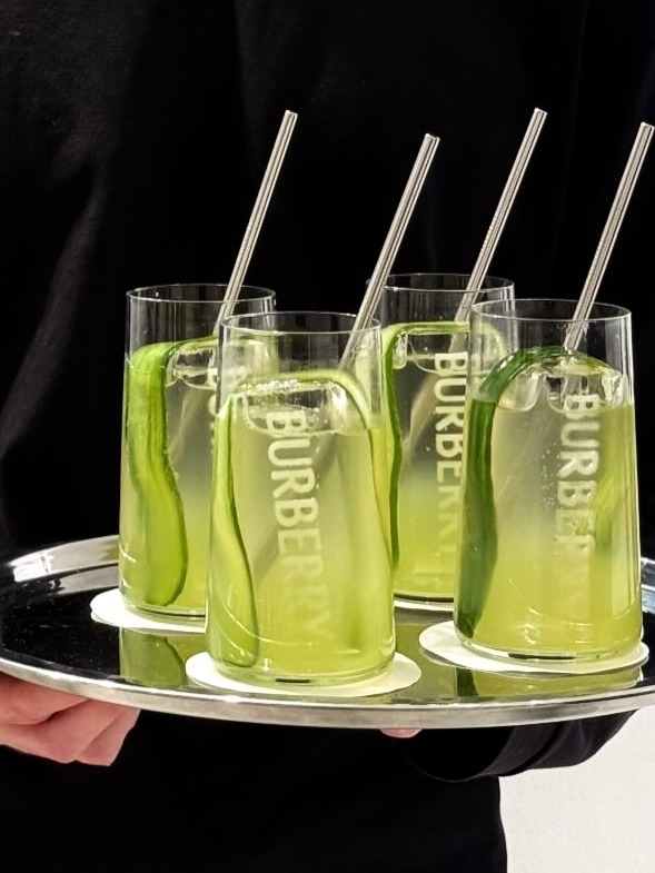 Snowfill Spears for @burberry, commissioned by @spook_ldn
#ice #brandedice #clearice #bespokeice #eventstyling