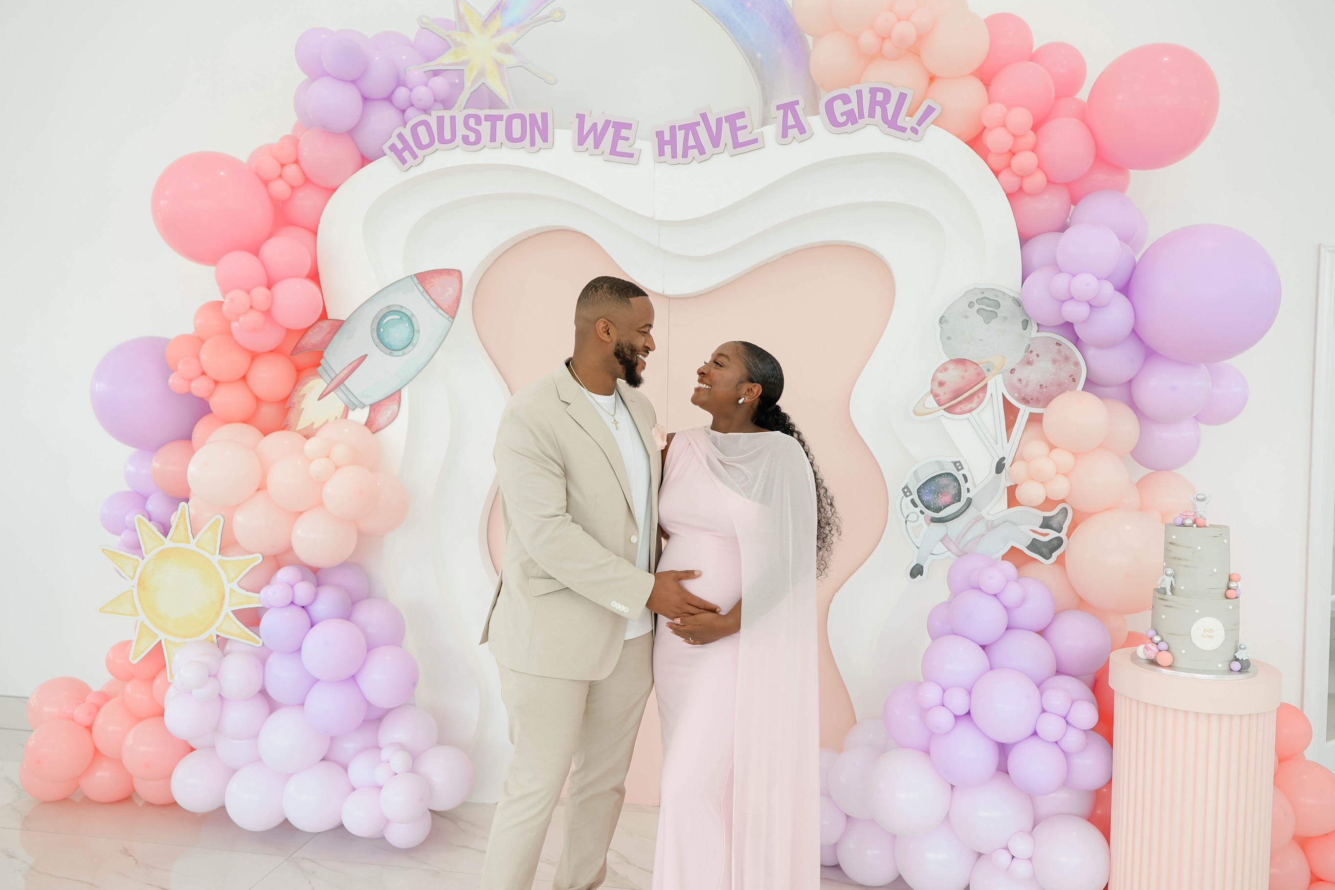 I had the honor of capturing a beautiful baby shower in Houston with a Rockets theme!
This just reminds me that I’m not only a portrait photographer..events have my heart too! Every detail, every moment, was pure magic. So grateful to be part of this special day!
#HoustonEvents #EventPhotographer #BabyShowerVibes #RocketsTheme #CreativeEvents
