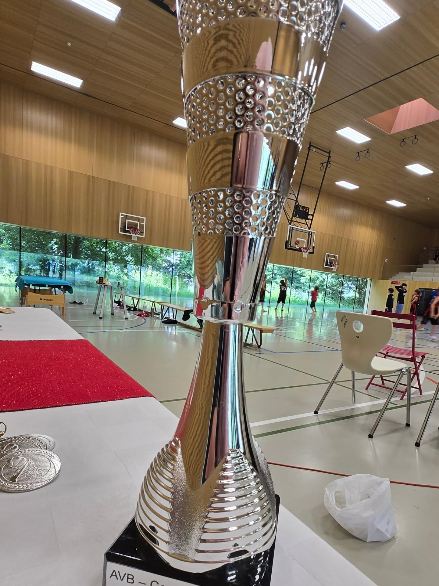 Félicitations à notre équipe U20, sacrée championne vaudoise et vice-championne à la coupe défi!
Vous avez travaillé dur toute la saison, surmonté les difficultés et gardé un esprit d’équipe exemplaire. Ce titre est la récompense de votre engagement, de votre sérieux aux entraînements et de votre passion sur le terrain.
Nous sommes fiers de chacun d’entre vous : joueurs, staff et toutes les personnes qui vous ont soutenus. Profitez de ce moment, vous l’avez pleinement mérité. Bravo les champions ! 🏆