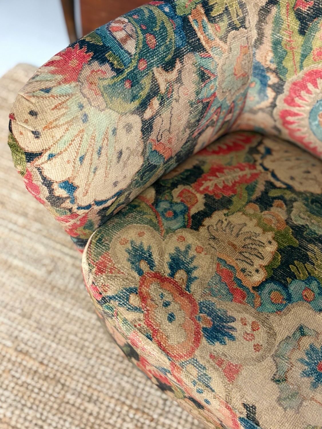 ”Soft velvet and old charm.” ✨
#möbeltapetsering #verhoomostoppa #interior #vintage #vintagestyle