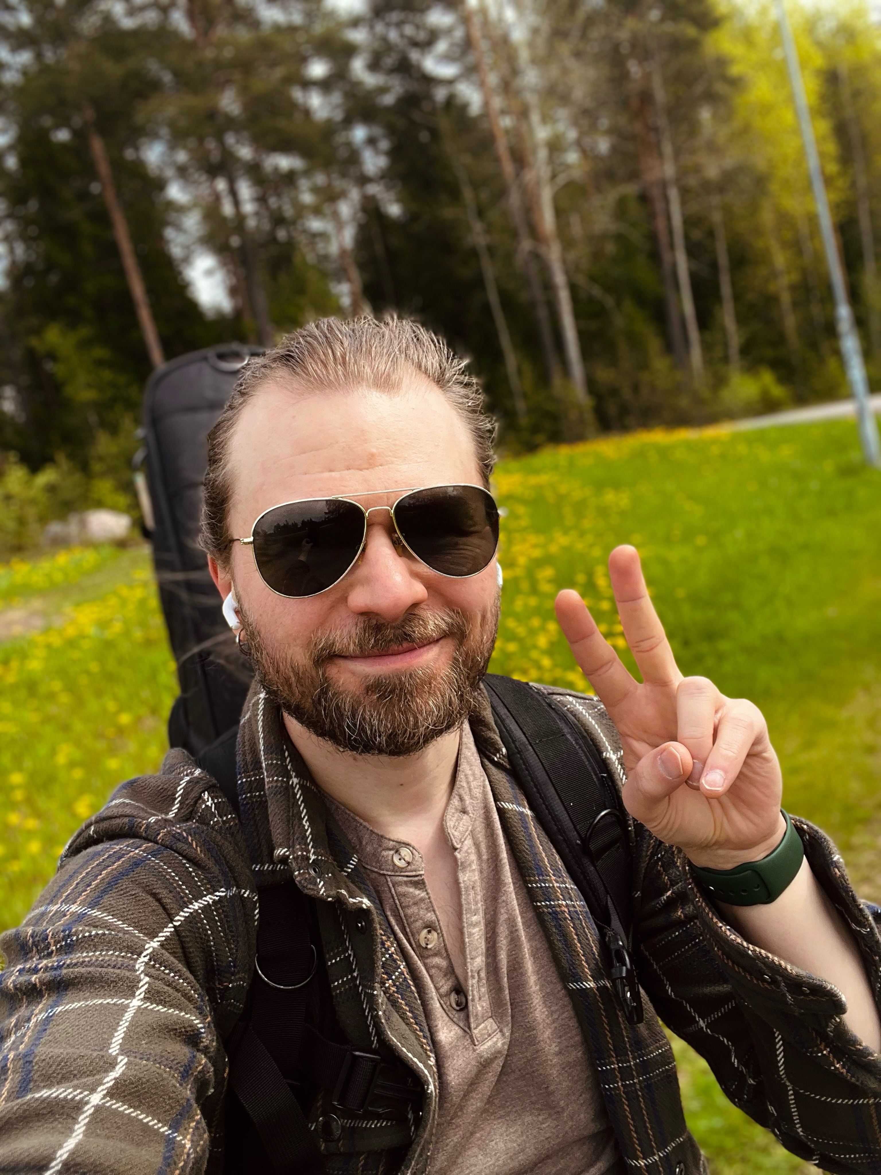Kevätkausi on saatu päätökseen. 👌🏻
Kiitos oppilaille ja nuorempien oppilaiden vanhemmille kevään tunneista. Kevään aikana tunneilla kävi taas yli kolmekymmentä vakio-oppilasta. 🙏🙏🙏
Tänään täräytetään käyntiin kesäkurssi ja kesäkurssilaisten kanssa jatketaan kitaran ihmettelyä vielä kesäkuun ajan. Heinä-elokuun pulju on kiinni. Syksyllä hommat jatkuu heti syyskuun alusta.
Mukavaa kesää! 😎☀️🎸⛱️👍🏻👌🏻
#kitaratunnit #ukuleletunnit #oulu #soitonopetus #kitarastudio