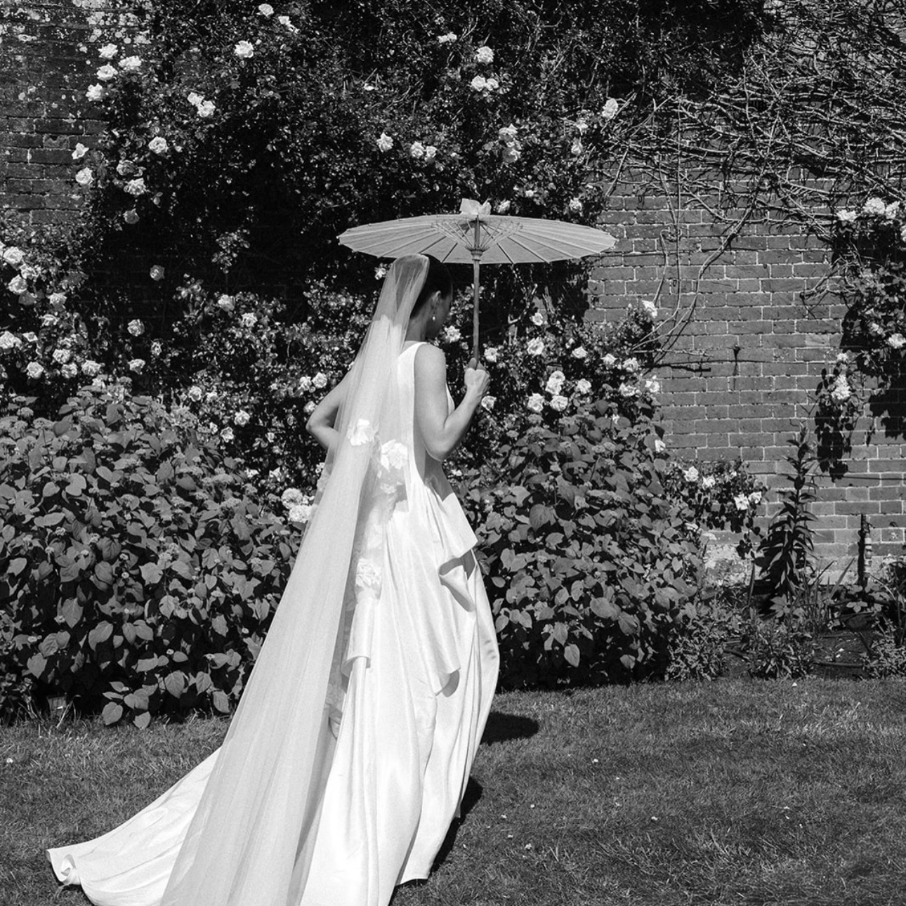 B+W stills from E’s day at the gorgeous @davenporthouse 🤍
A day full of so much love and laughter and the look was perfection 💍
@izzyjweddings on the photos - you’re incredible 🤍