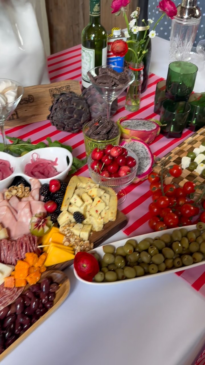 oh so much better
โ๏ธ๐ซโ๏ธ๐ซโ๏ธ๐ซ
#charcuterie #tablescape #luxurycatering