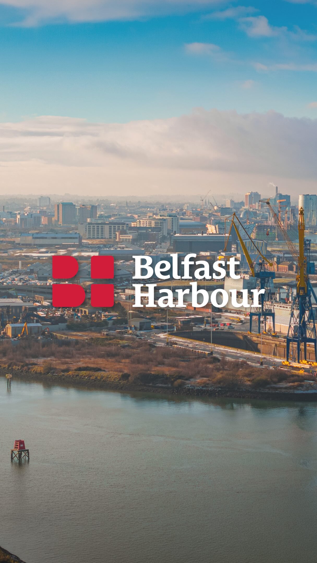 Check out the arrival of Belfast Harbour’s newest addition to the port fleet, the £4.5 million Liebherr LHM 550 Harbour Mobile Crane at Stormont Wharf 🏗️